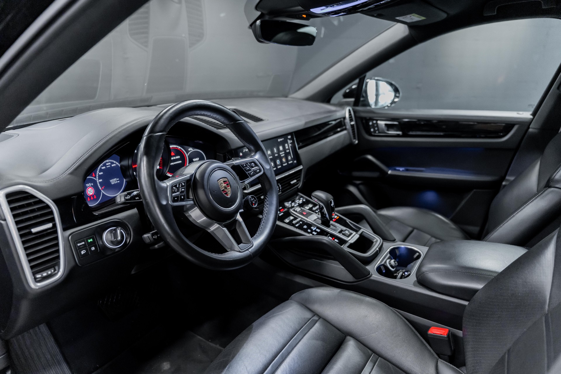 PORSCHE Cayenne Coupé Platinum Edition / CH Auto / Garantie / Pano-Dach / Full Black uvm..-image-9