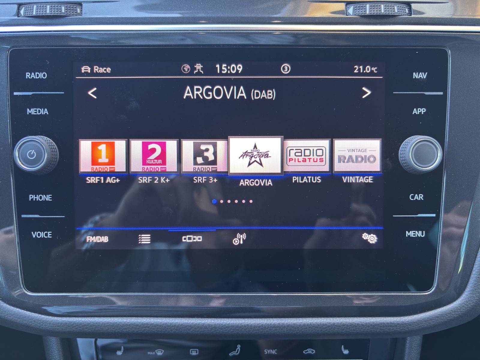 VW Tiguan 2.0TSI R 4Motion DSG mit AHK & Winterreifen-image-19
