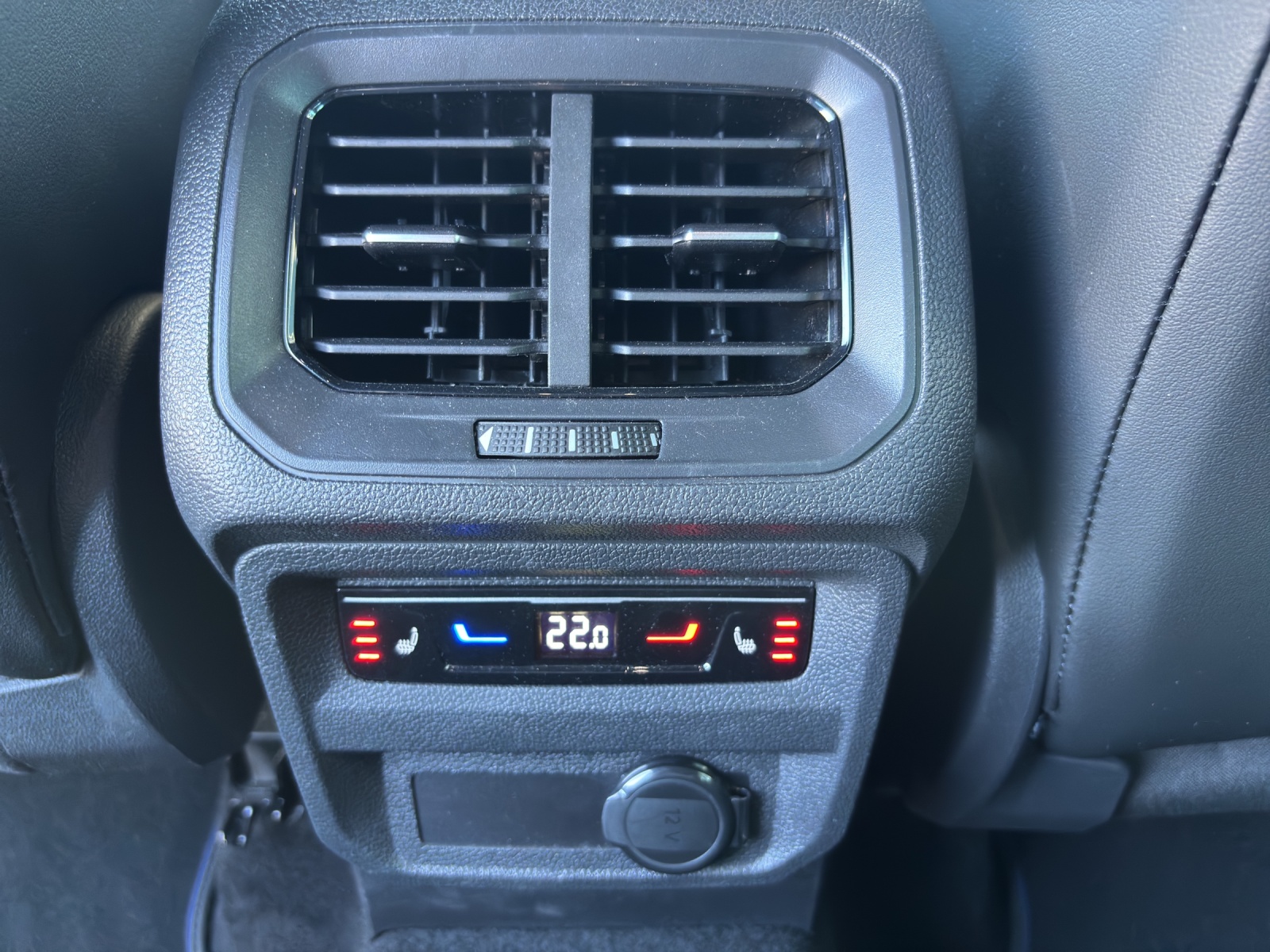 VW Tiguan 2.0TSI R 4Motion DSG mit AHK & Winterreifen-image-30