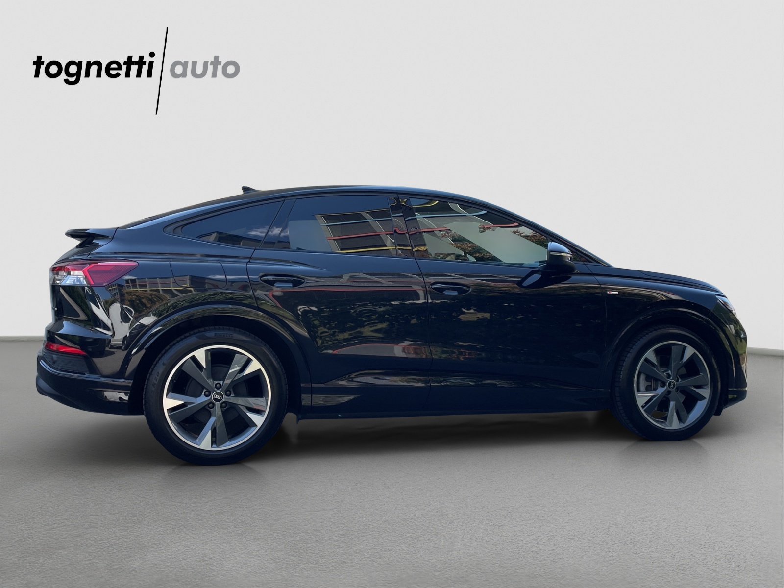 AUDI Q4 Sportback e-tron 50 quattro-showroom-element-2
