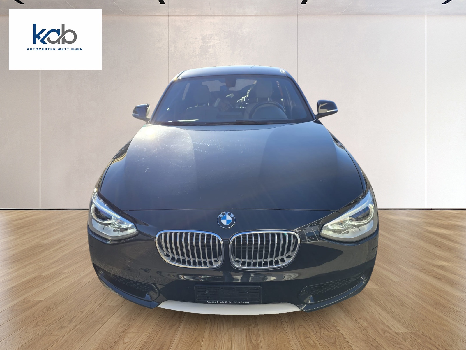 BMW 118i Steptronic-showroom-element-1