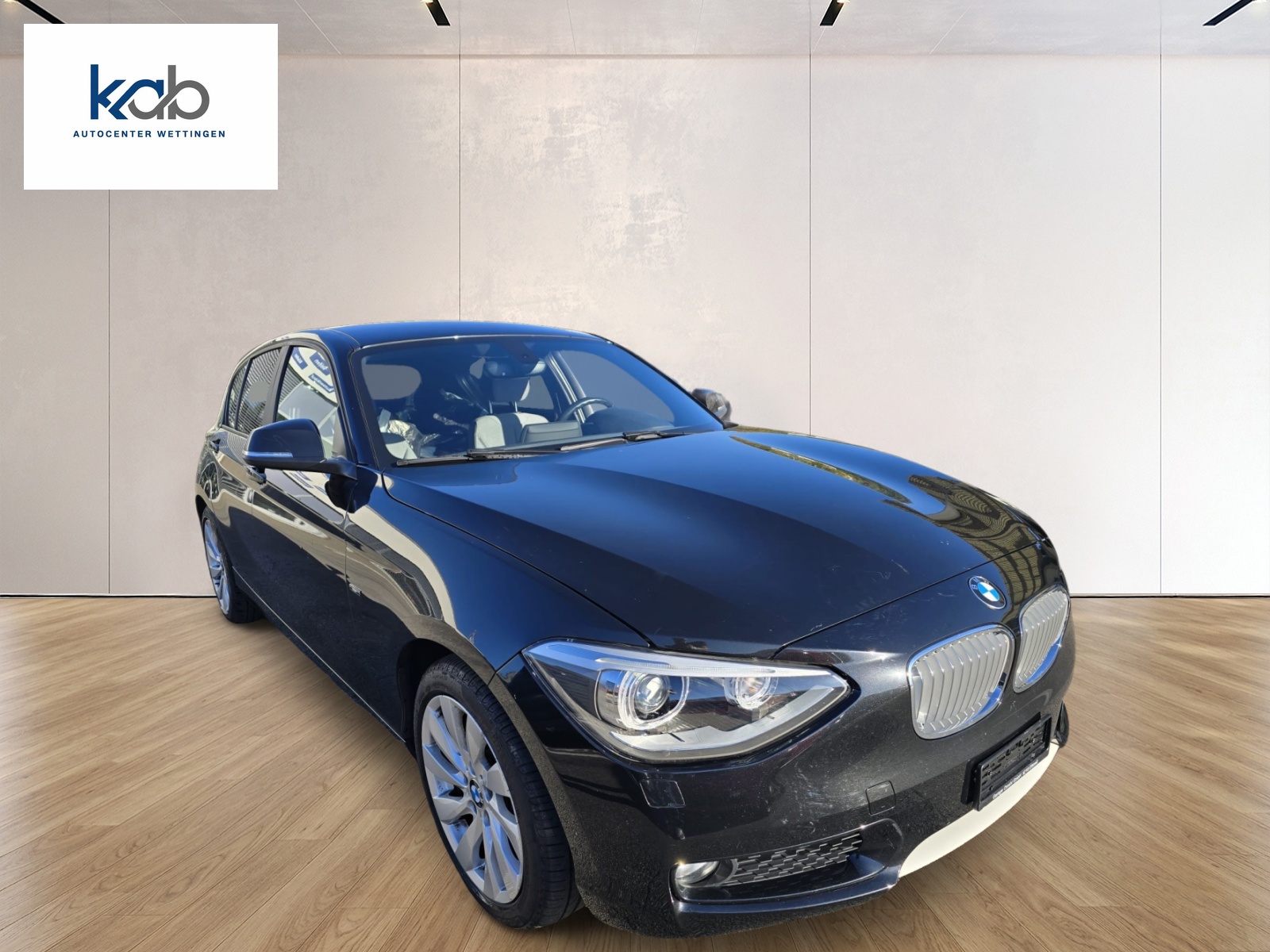 BMW 118i Steptronic-showroom-element-2