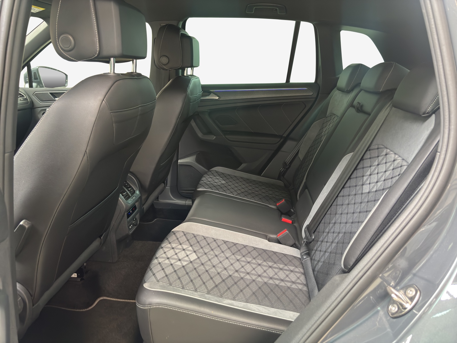 VW Tiguan 2.0TSI R-Line 4Motion DSG-image-10