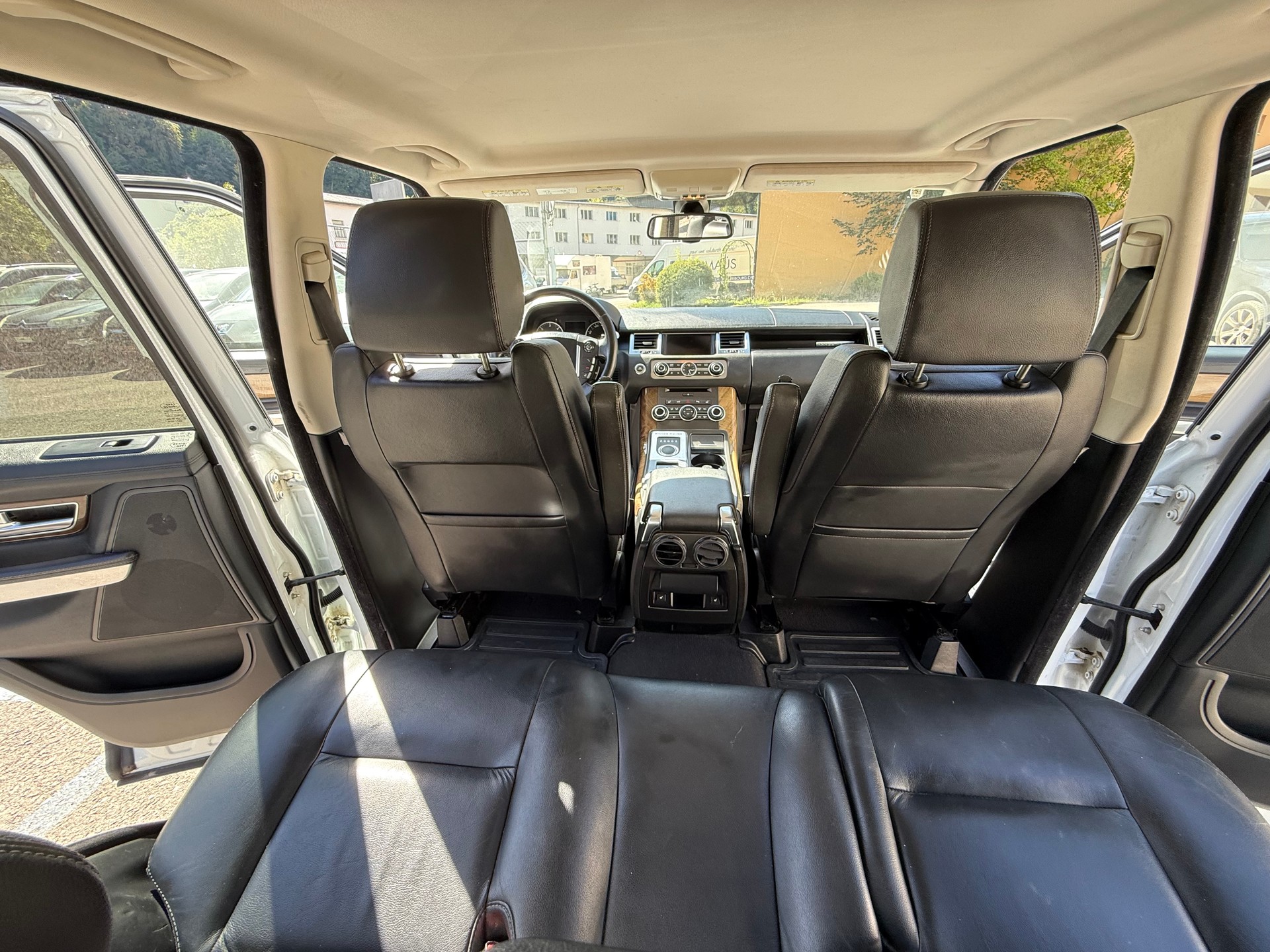 LAND ROVER Range Rover Sport 3.0 TDV6 SE Automatic-image-24