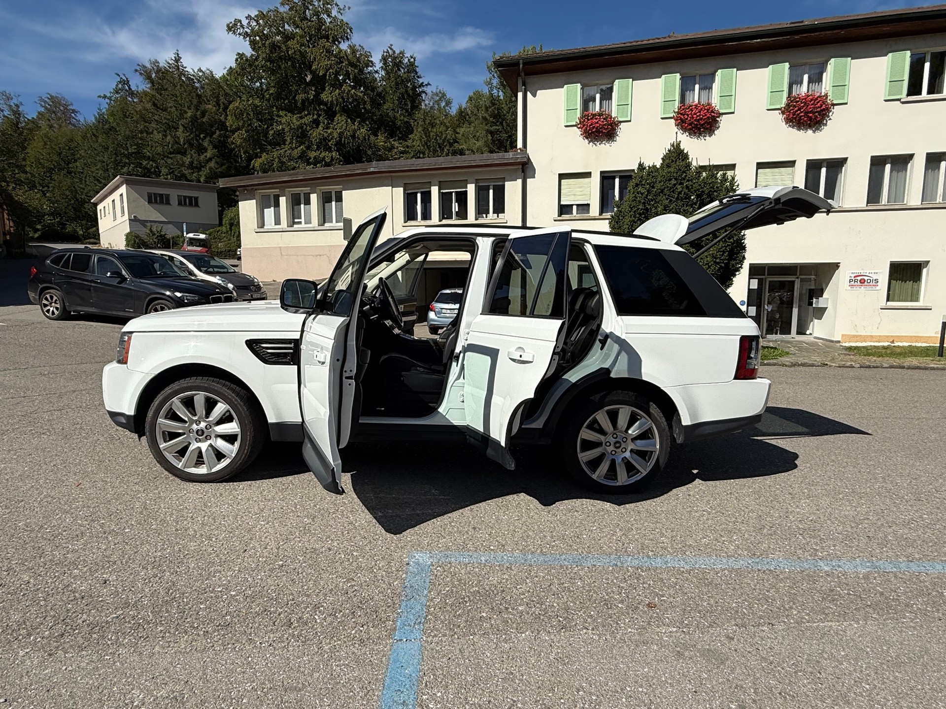 LAND ROVER Range Rover Sport 3.0 TDV6 SE Automatic-image-18