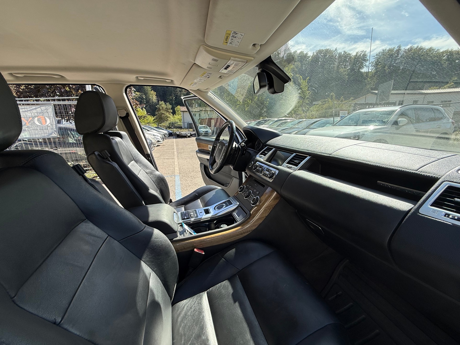 LAND ROVER Range Rover Sport 3.0 TDV6 SE Automatic-image-15