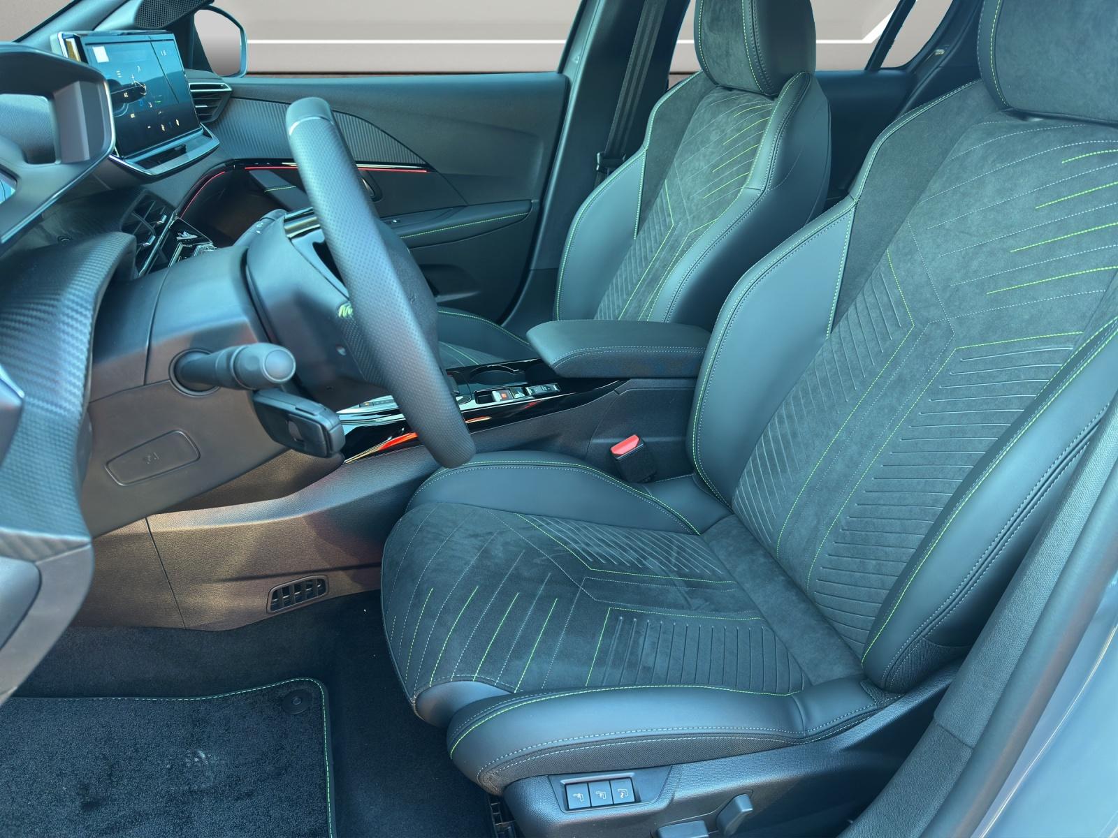 PEUGEOT 208 1.2 Hybrid 145 GT Exclusive-image-7