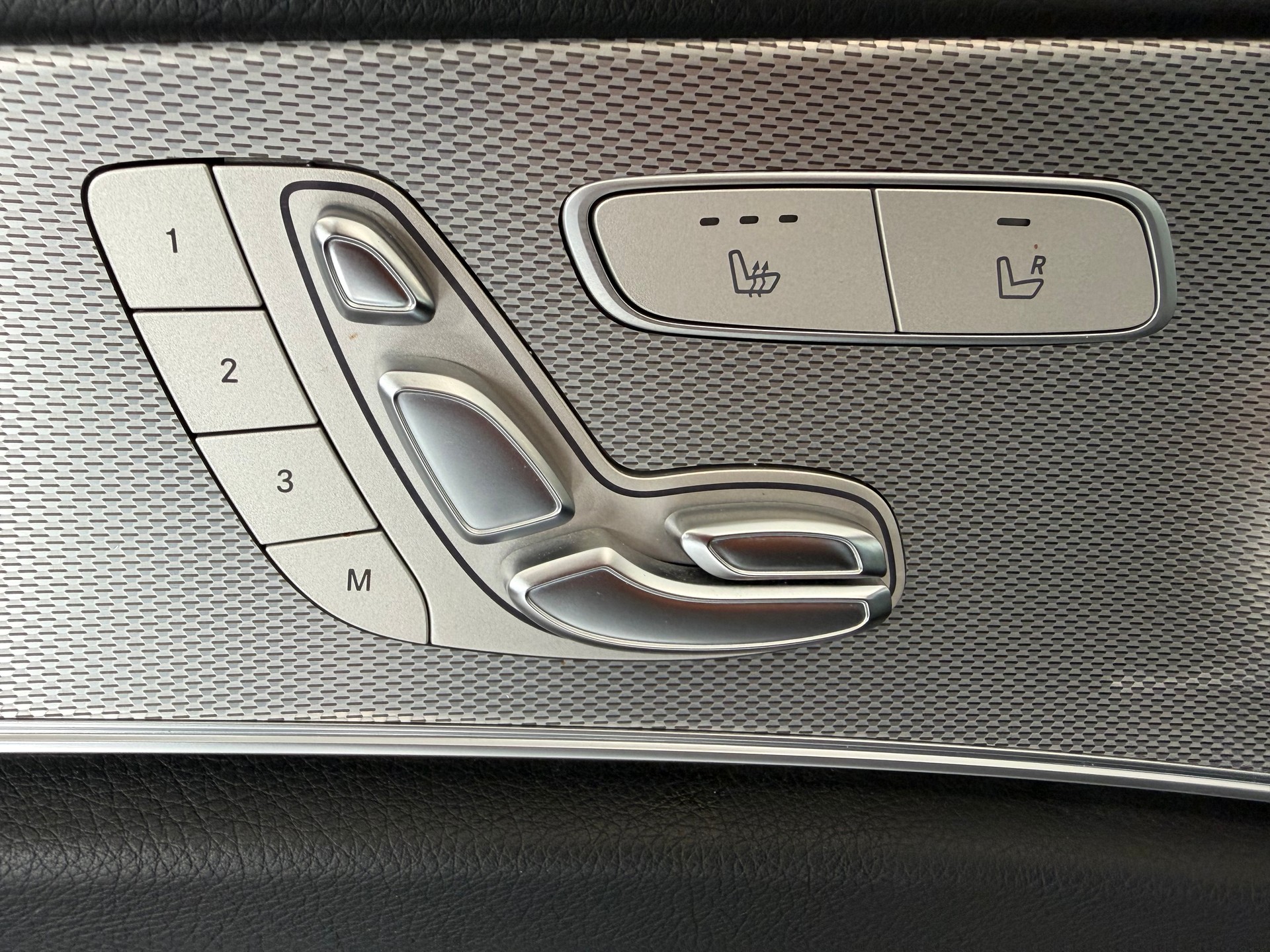 MERCEDES-BENZ E 200 Avantgarde 4Matic 9G-Tronic-image-11