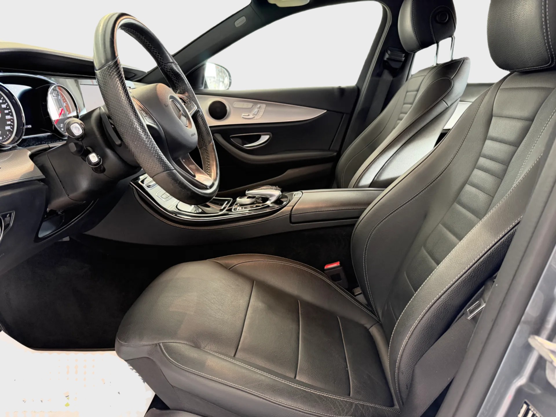 MERCEDES-BENZ E 200 Avantgarde 4Matic 9G-Tronic-image-6