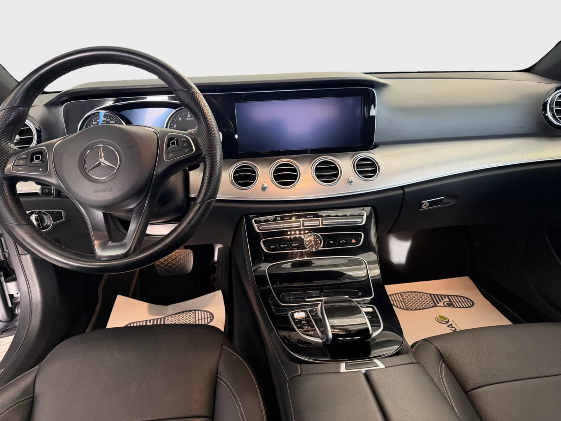 MERCEDES-BENZ E 200 Avantgarde 4Matic 9G-Tronic-image-7