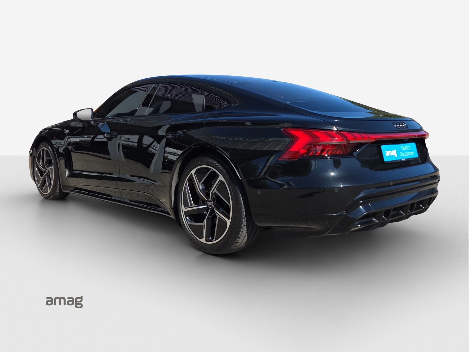 AUDI e-tron GT quattro-showroom-element-2