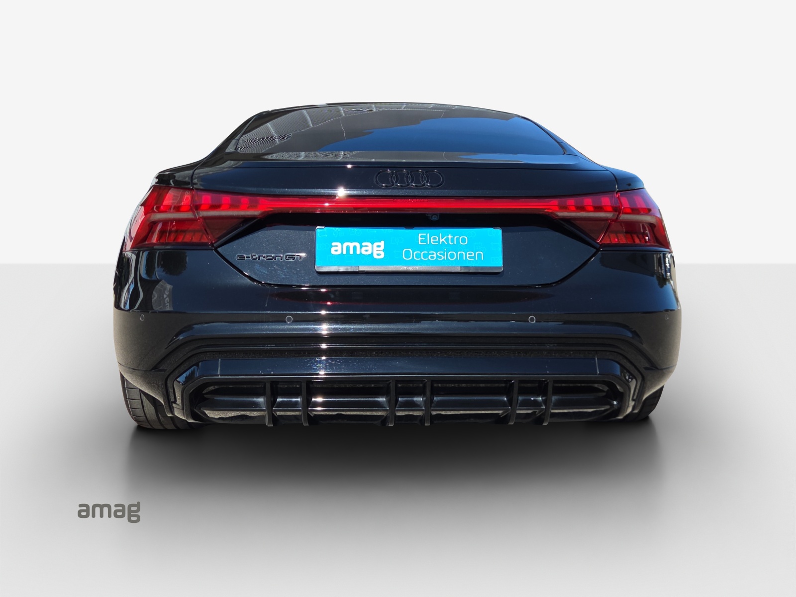 AUDI e-tron GT quattro-showroom-element-3