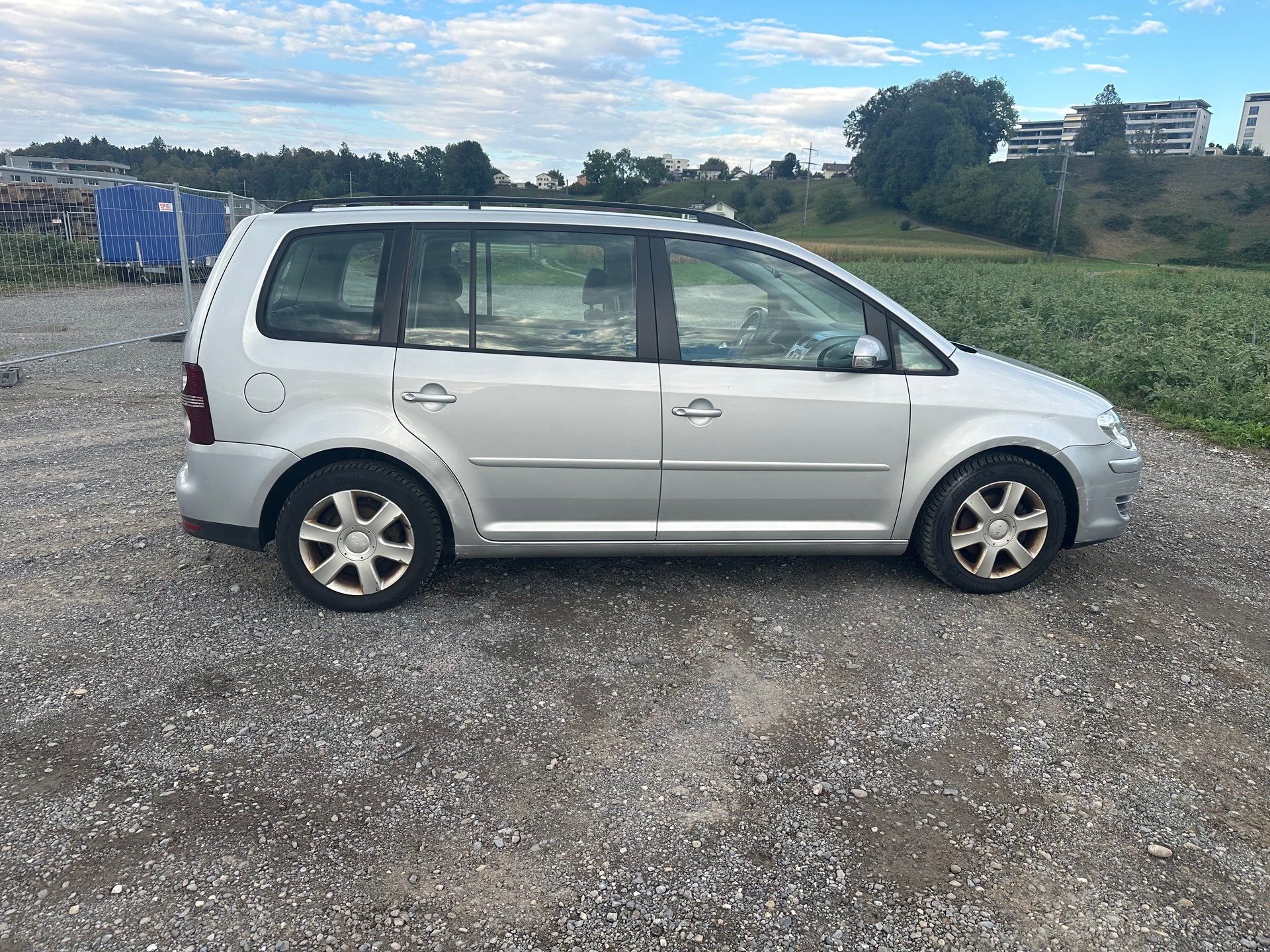 VW Touran 1.9 TDI Conceptline DSG-image-4