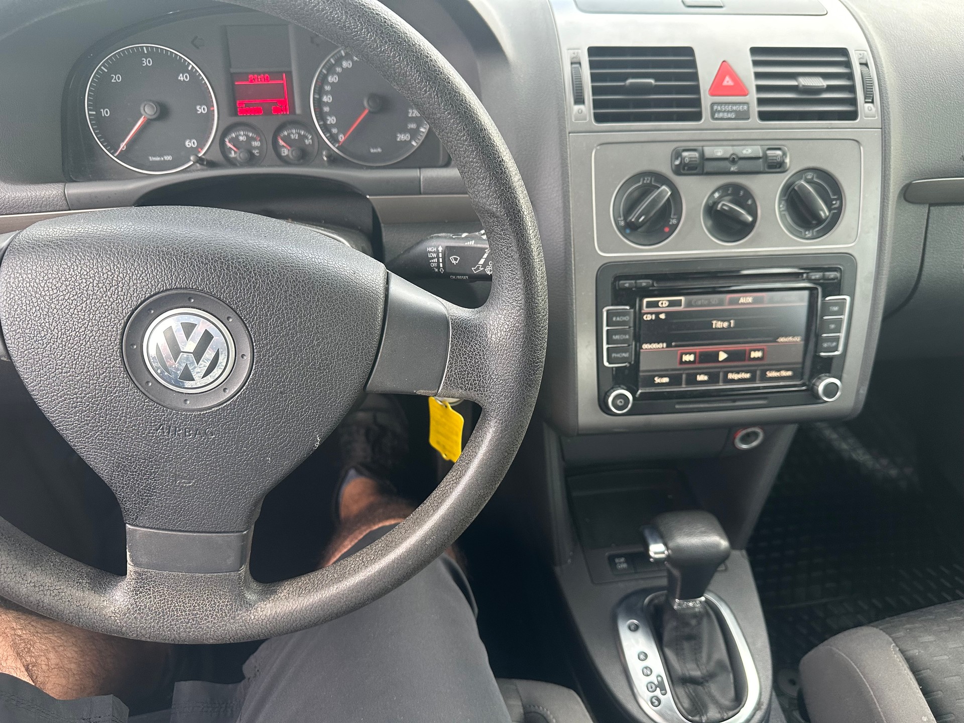 VW Touran 1.9 TDI Conceptline DSG-image-12
