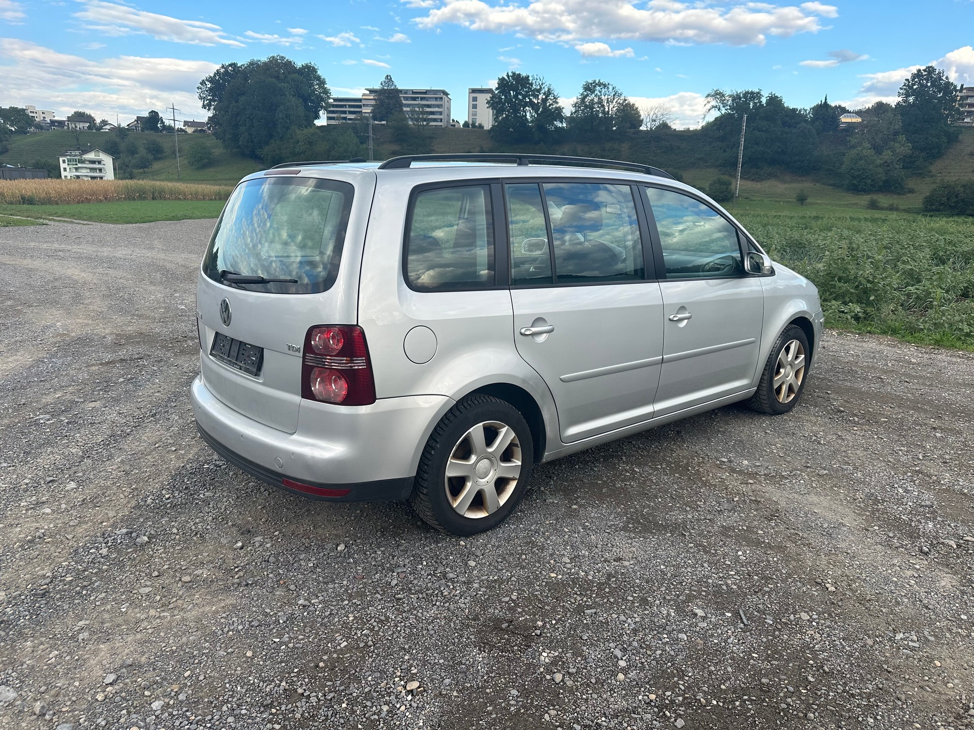 VW Touran 1.9 TDI Conceptline DSG-image-5
