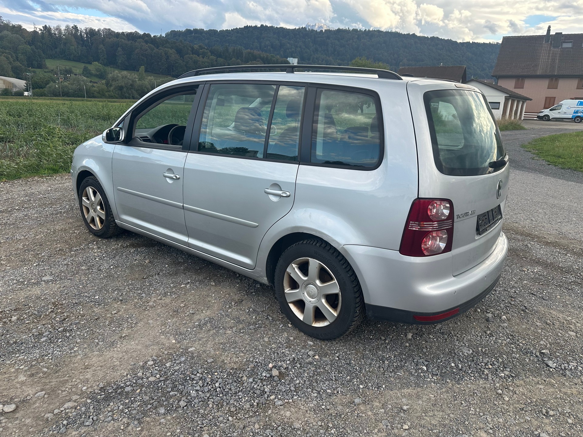 VW Touran 1.9 TDI Conceptline DSG-image-7