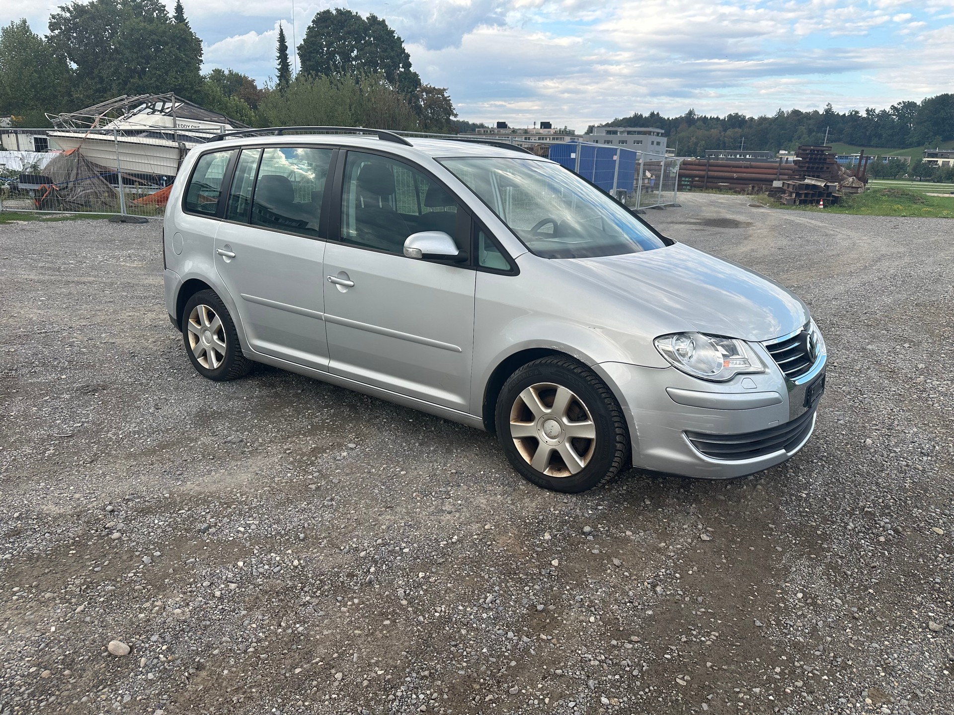 VW Touran 1.9 TDI Conceptline DSG-image-3