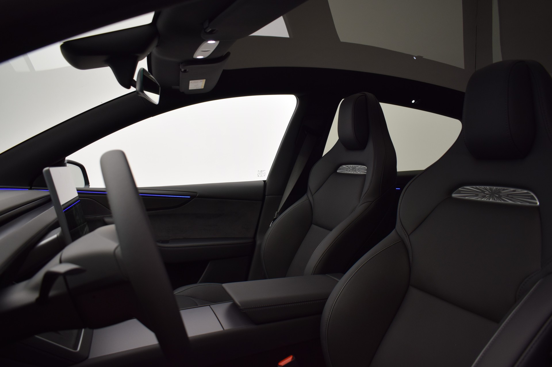 TESLA Model Y Performance AWD 626PS, Neuwagen, CH Typenschein "stealth grey"-showroom-element-1