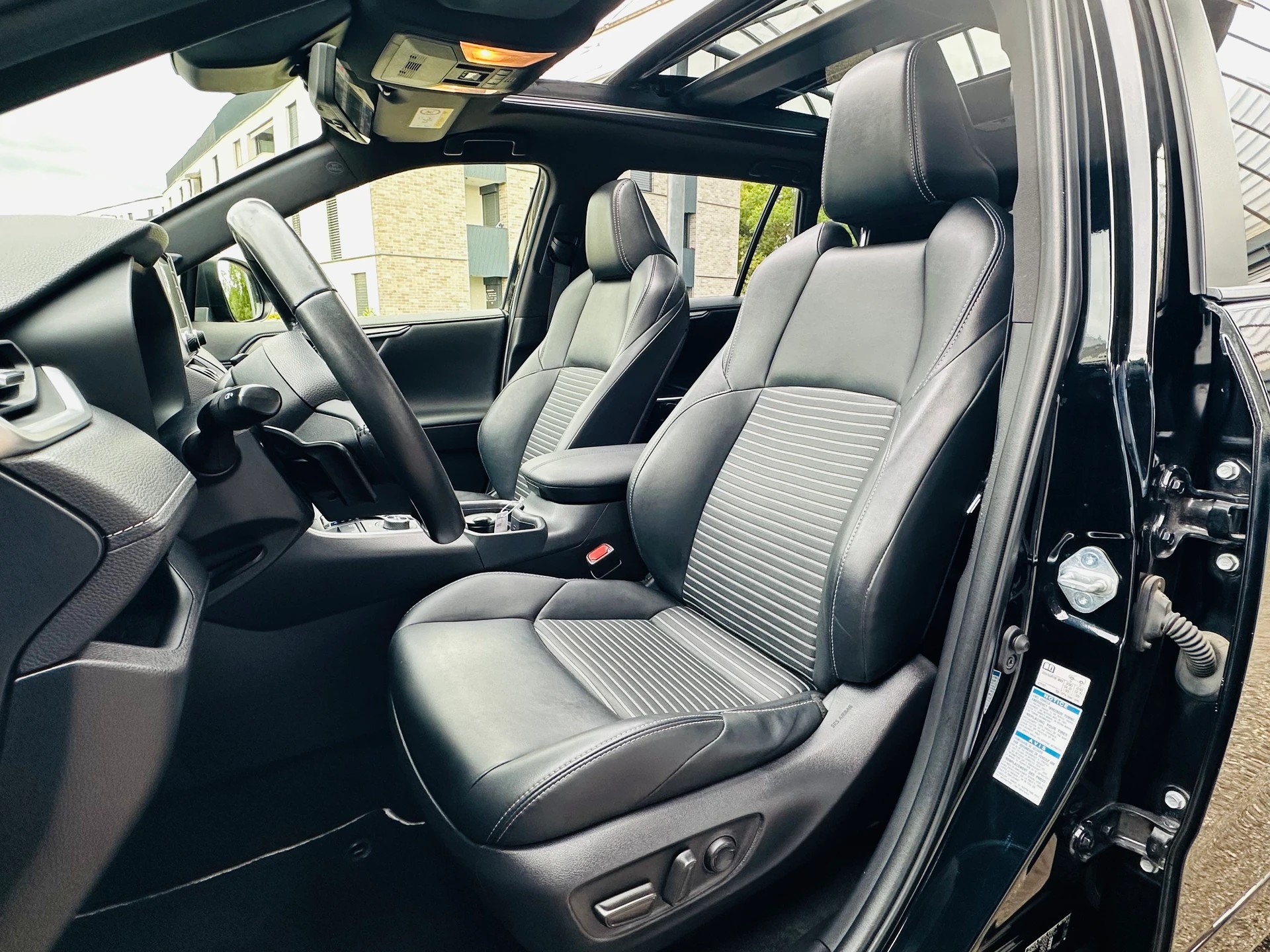 TOYOTA RAV-4 2.5 HSD Black Edition e-CVT 4WD-image-14