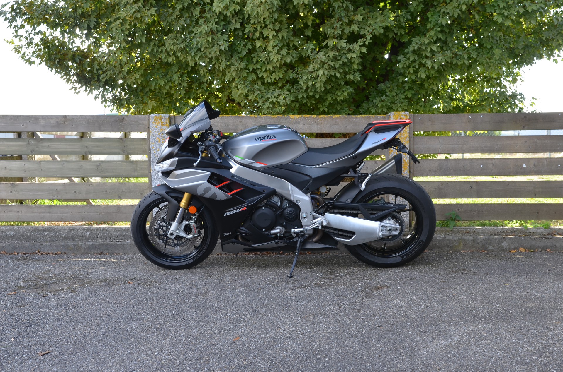 APRILIA RSV4 1100-image-5