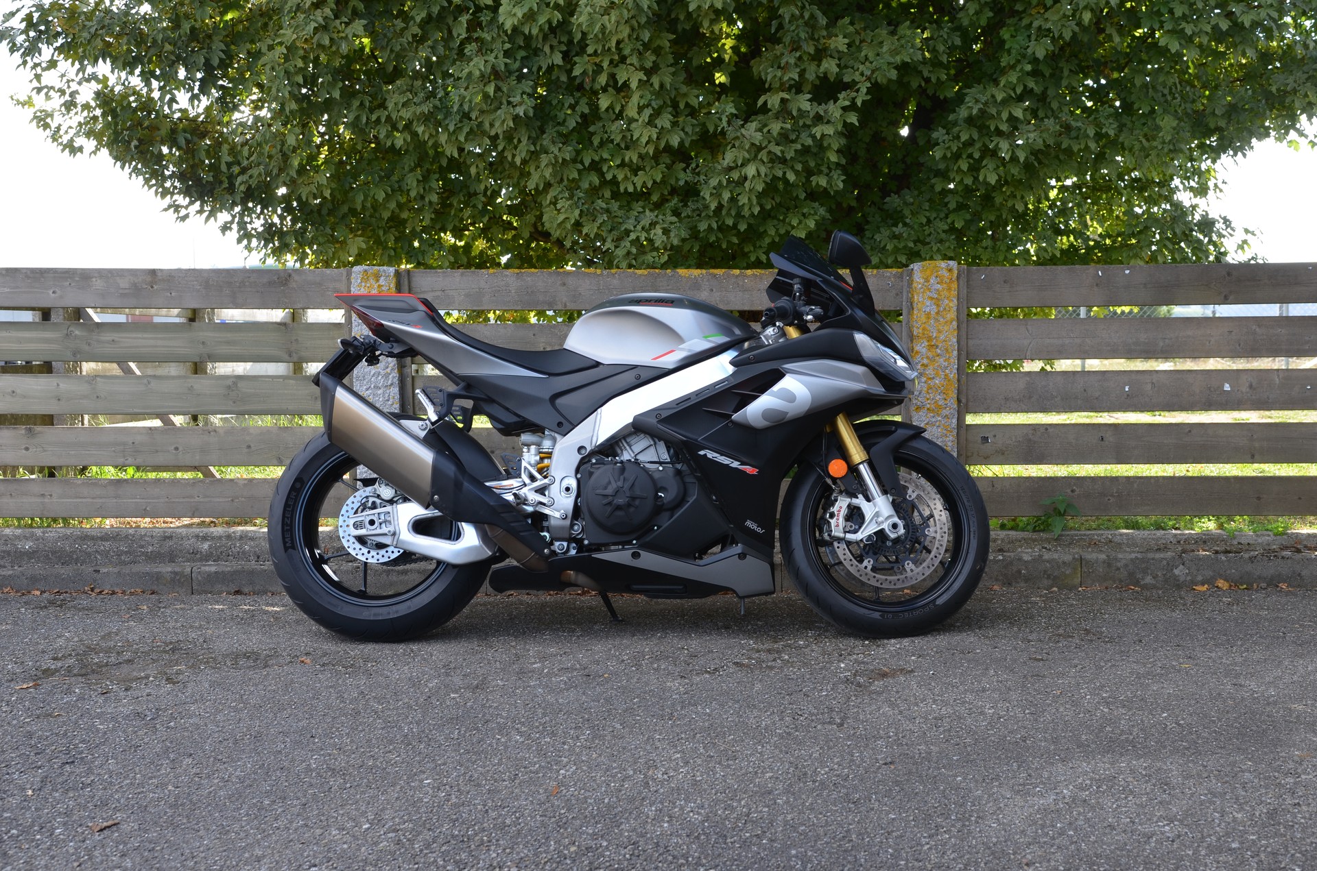 APRILIA RSV4 1100-image-0