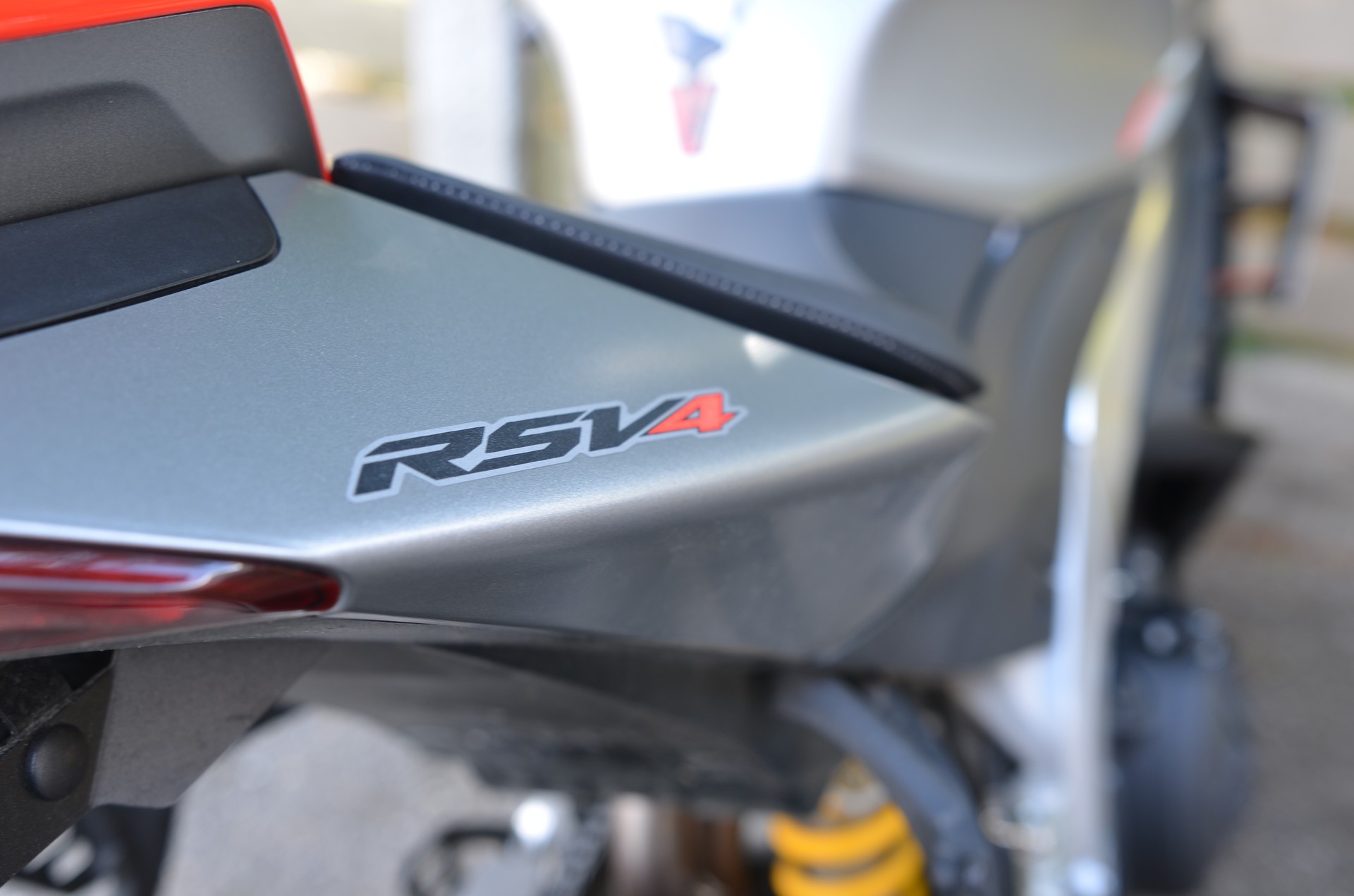 APRILIA RSV4 1100-image-7