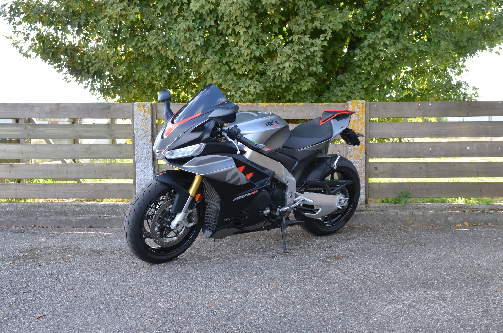 APRILIA RSV4 1100-image-4