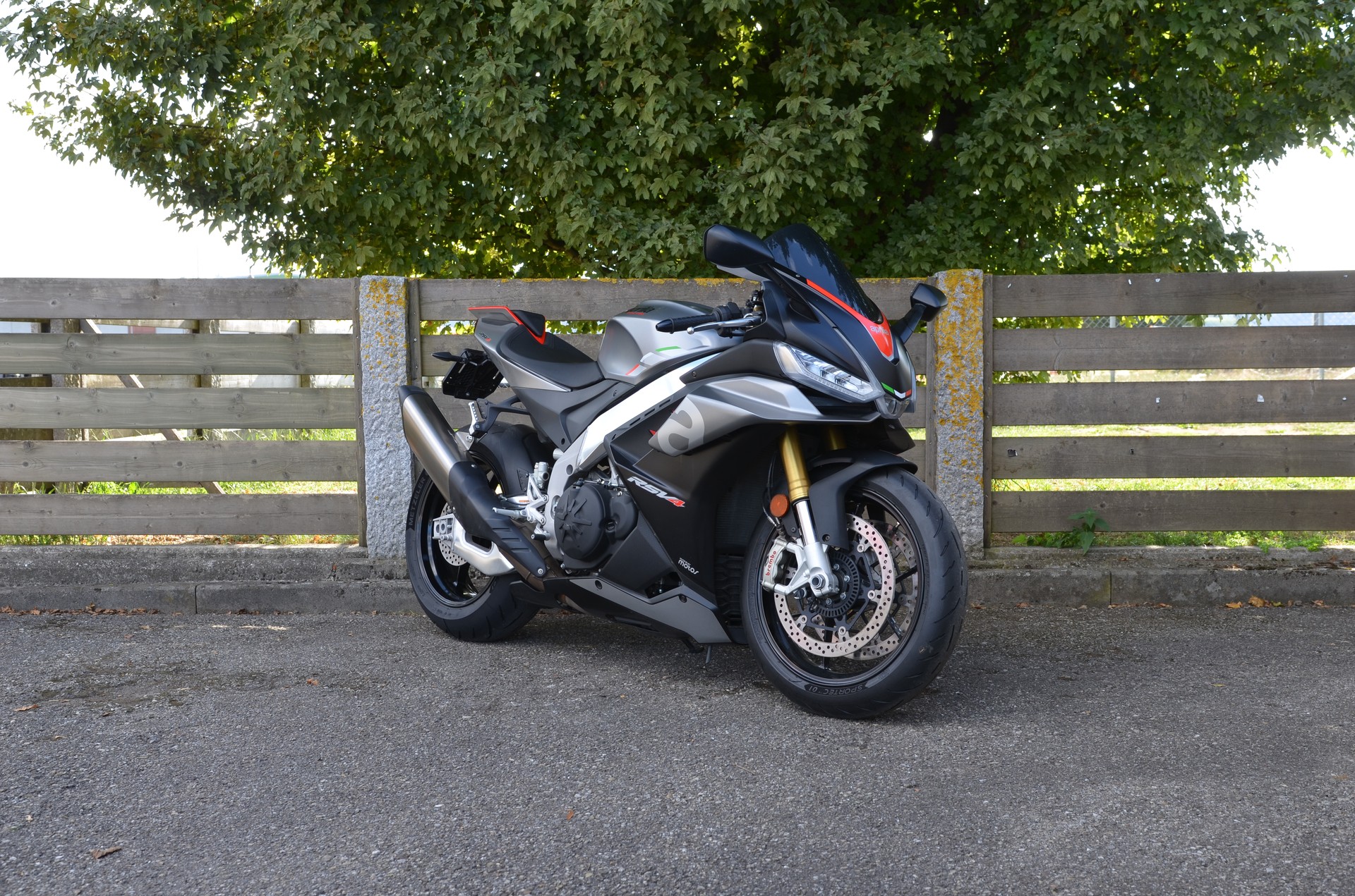 APRILIA RSV4 1100-image-2