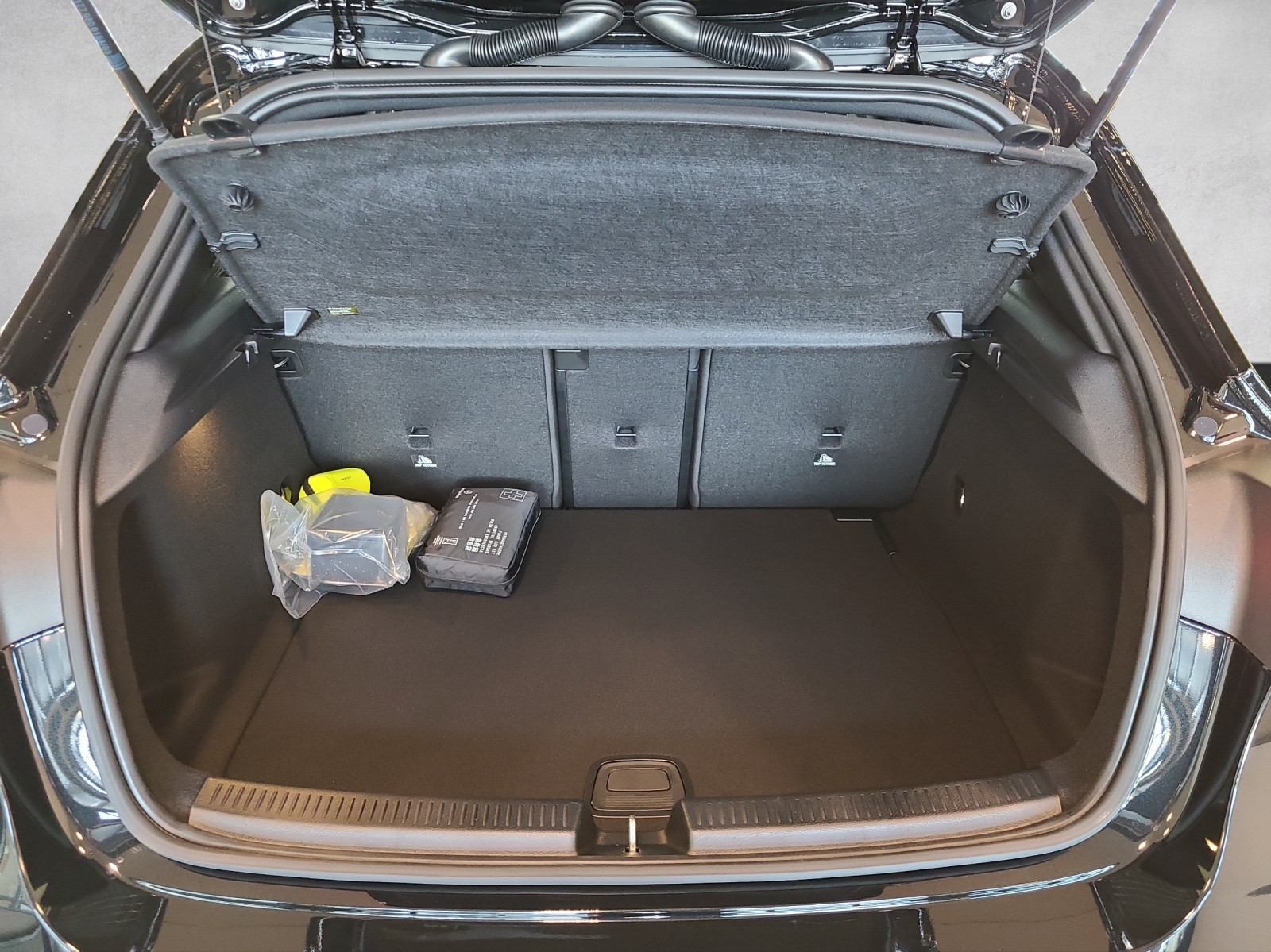 MERCEDES-BENZ A 35 4M AMG W177-image-13