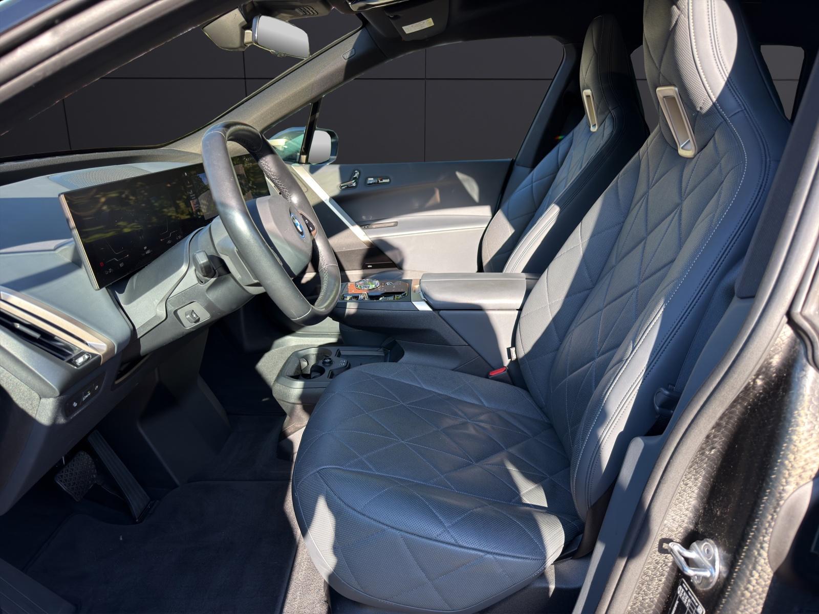 BMW iX I20 xDrive50-showroom-element-1