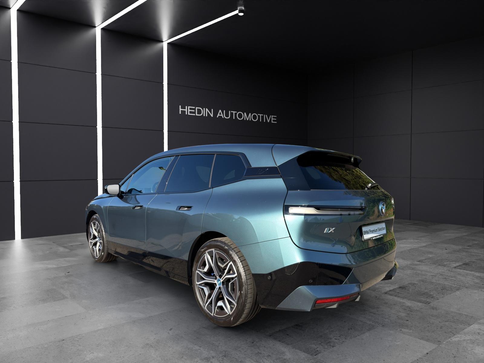 BMW iX I20 xDrive50-showroom-element-2