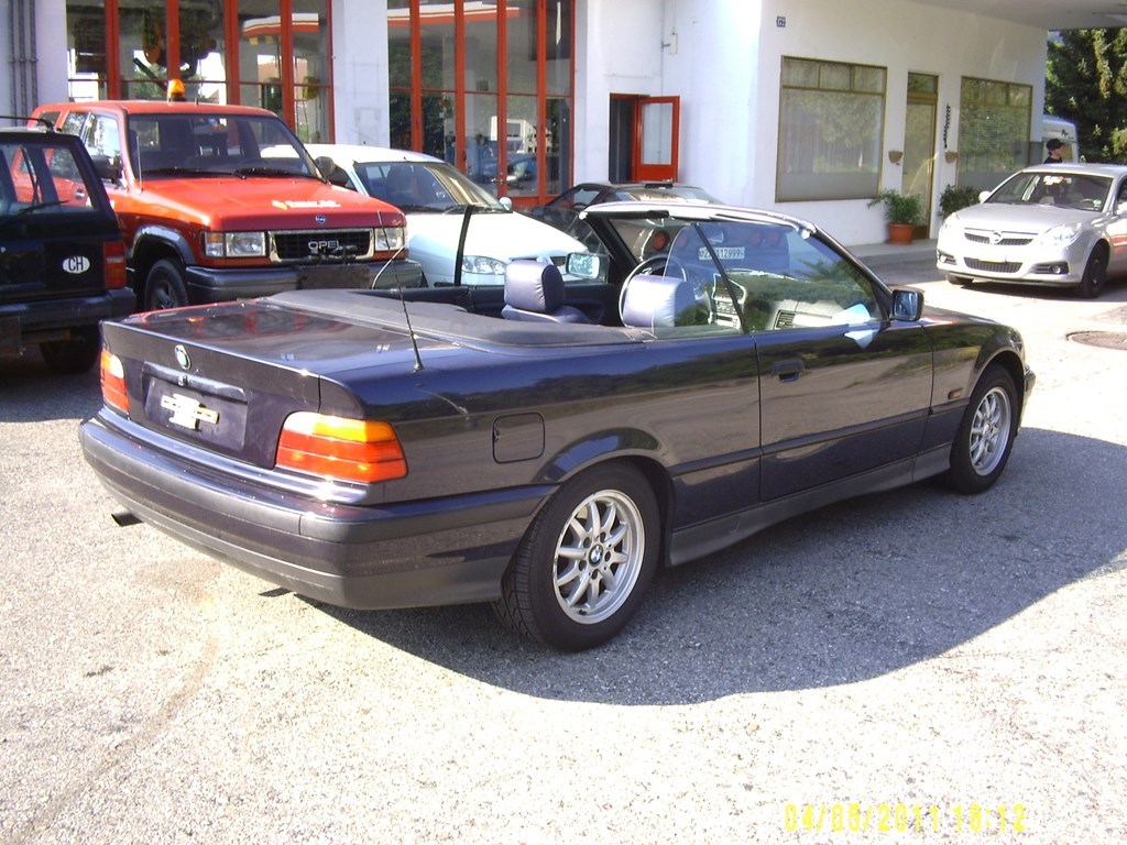 BMW 318i Cabrio-image-9