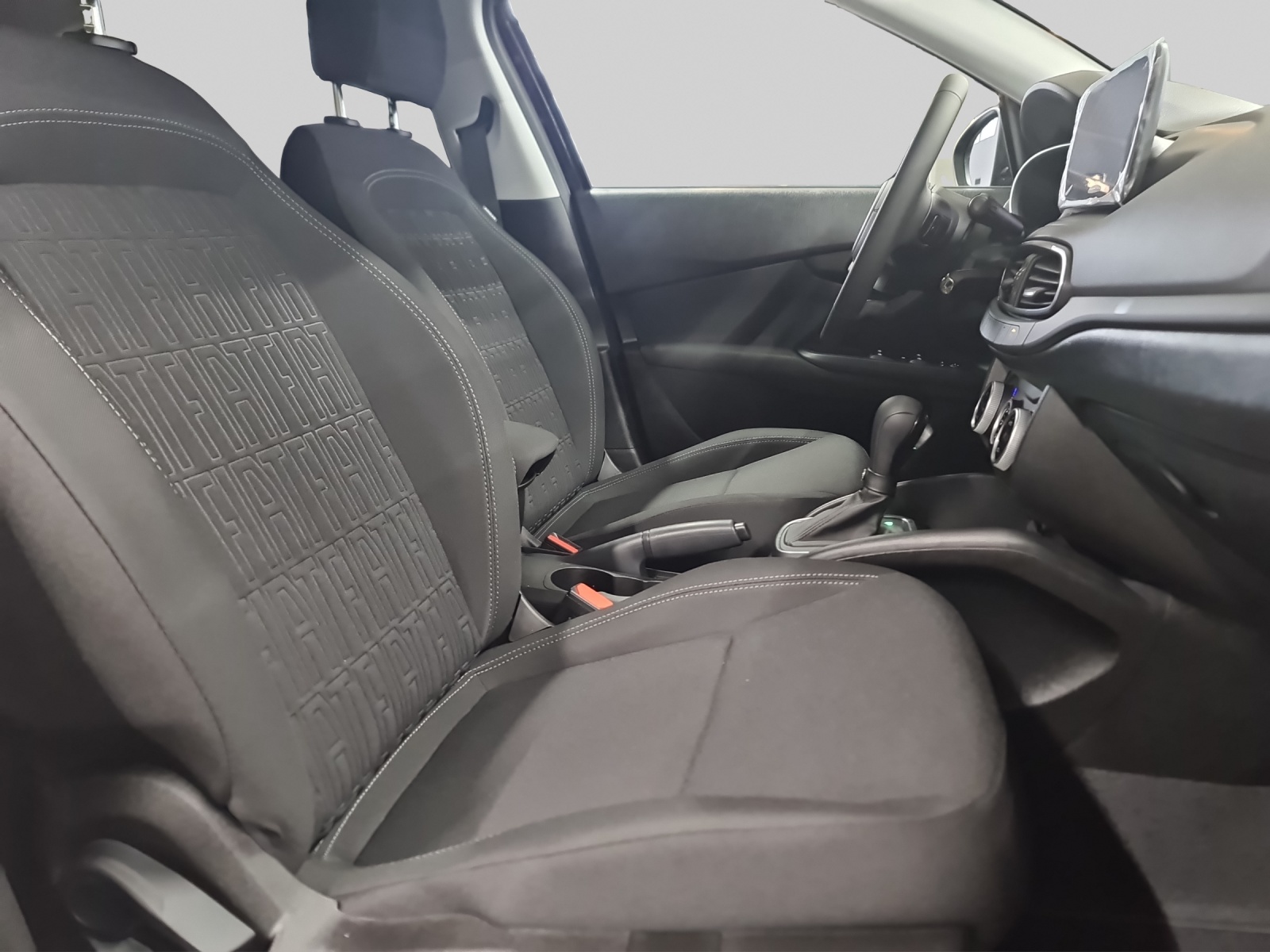 FIAT Tipo Hybrid 1.5 Swiss Edition Cross-image-12