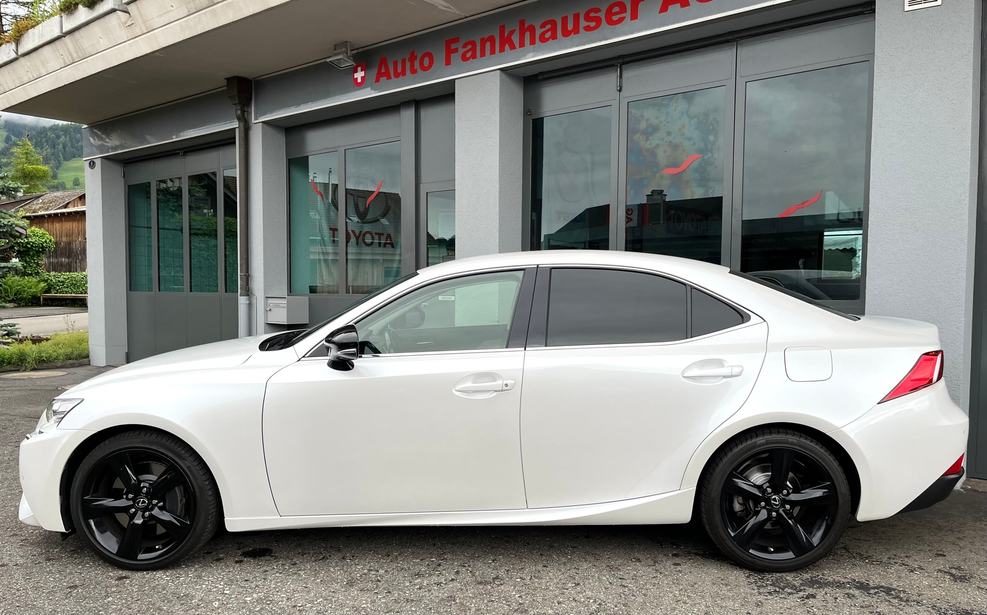 LEXUS IS 200t Sport Automatic-image-3