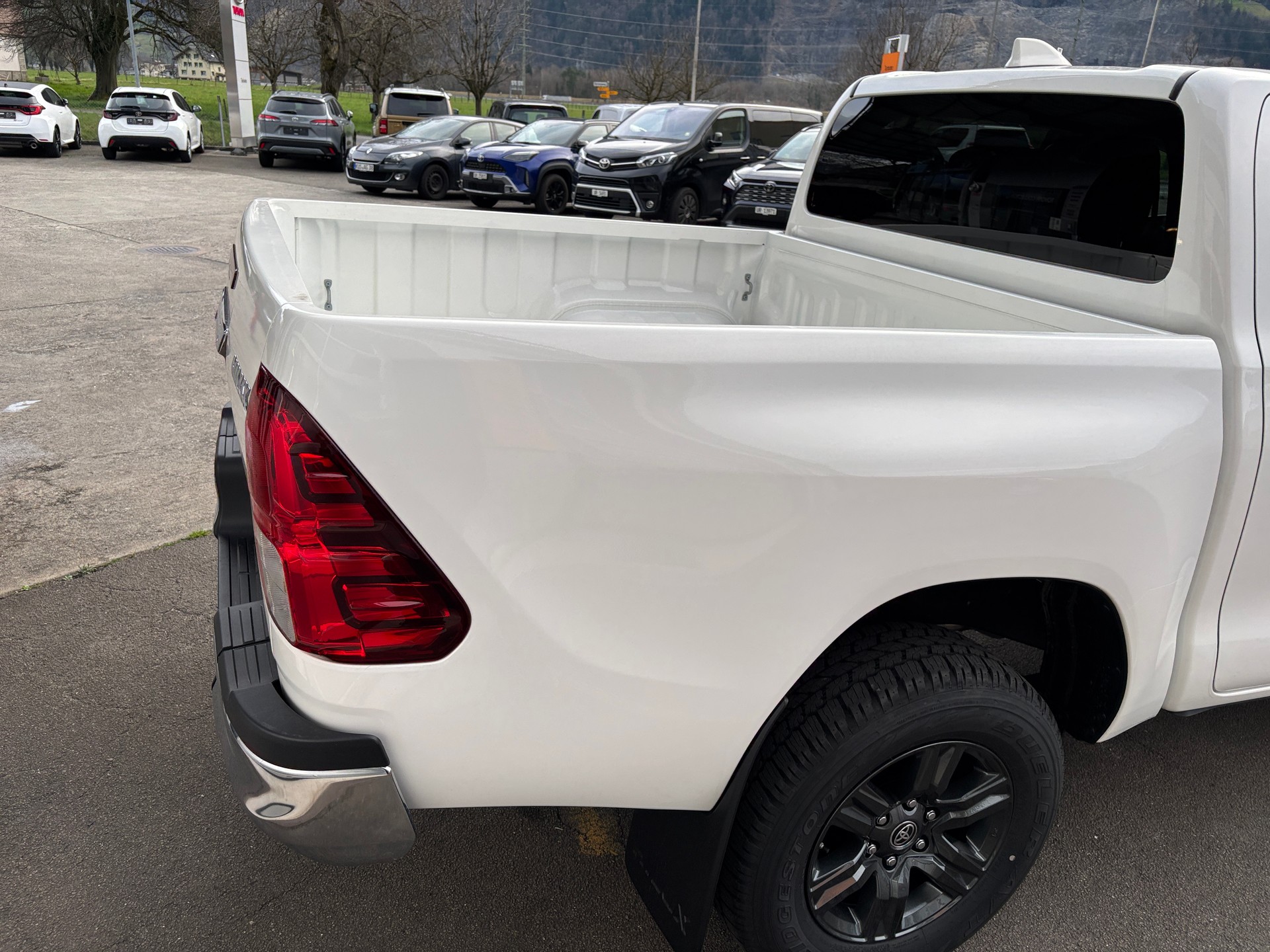 TOYOTA Hilux 2.8D-4D MHEV Style Double Cab 4x4 A-image-10