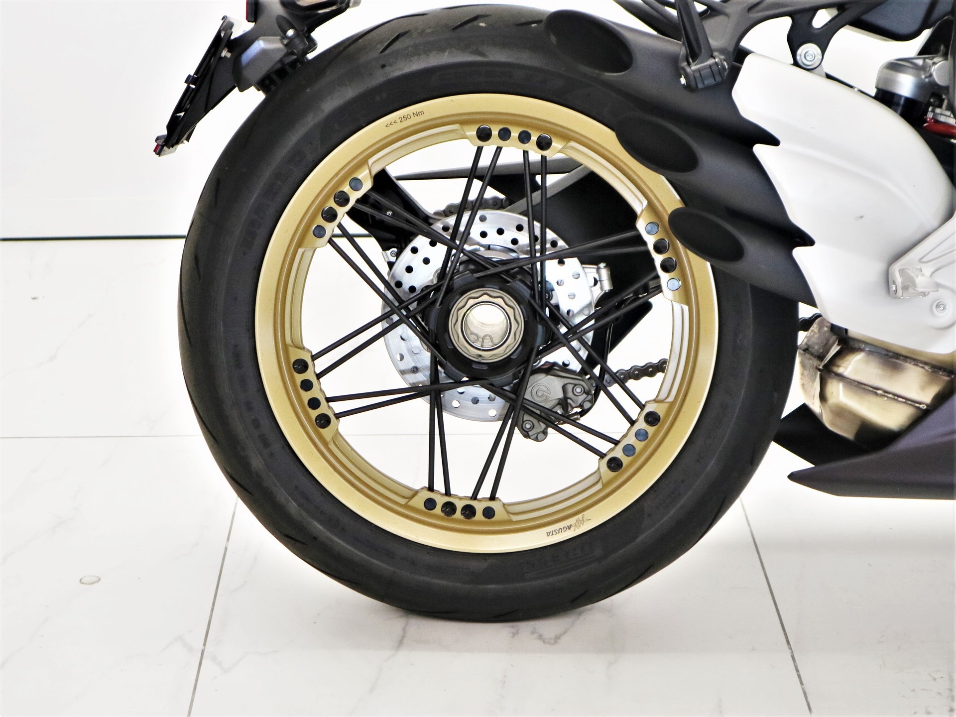 MV AGUSTA Superveloce 800 75 Anniversaire-image-5