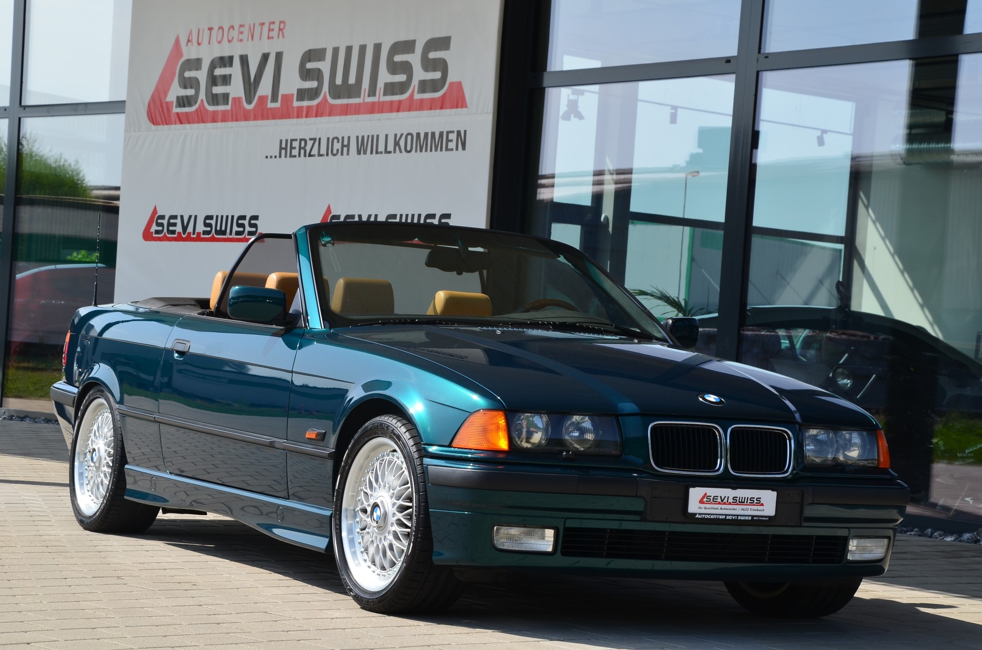 BMW 328i A Cabrio*Ab MFK*-showroom-element-1