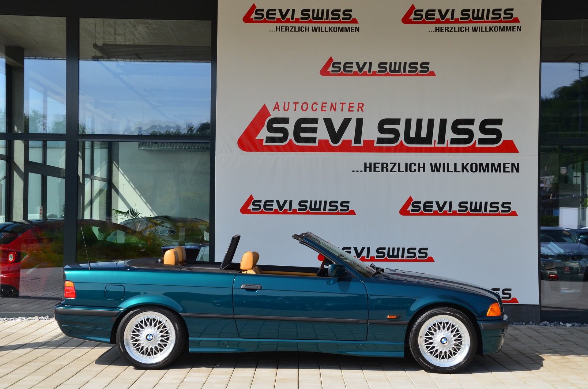 BMW 328i A Cabrio*Ab MFK*-showroom-element-3