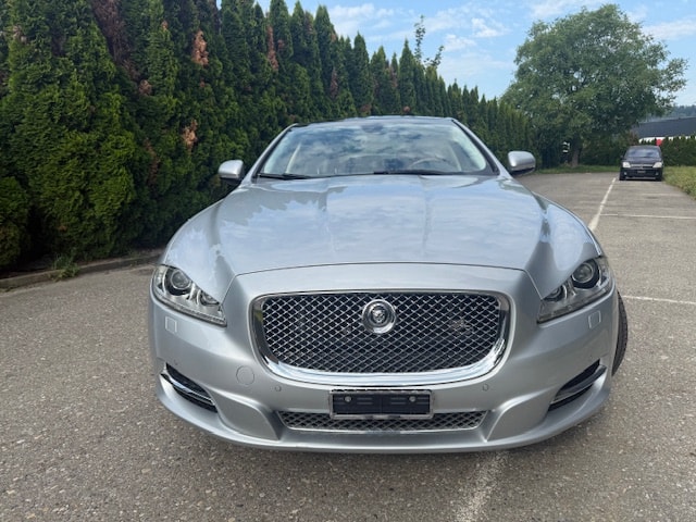 JAGUAR XJ 3.0d V6 Luxury Automatic-image-1