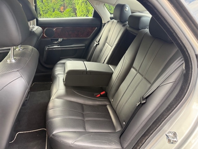 JAGUAR XJ 3.0d V6 Luxury Automatic-image-13