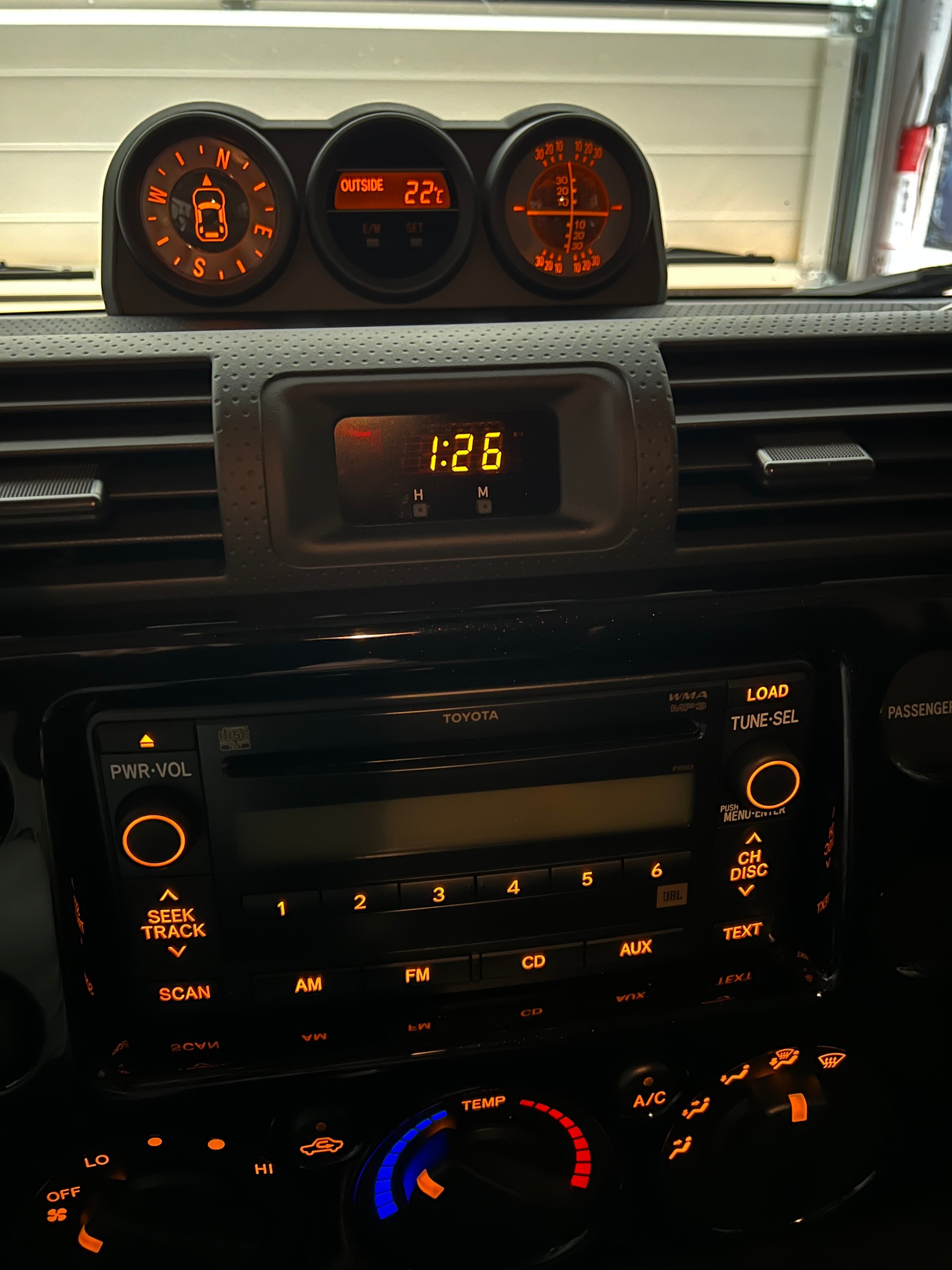 TOYOTA FJ Cruiser de 02/2022 avec seulement 5000 km (état de neuf)-image-5