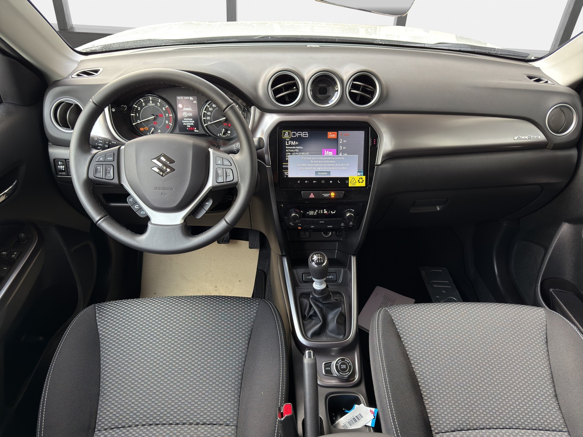 SUZUKI Vitara 1.4 Boosterjet Compact + 4x4 Hybrid-image-9