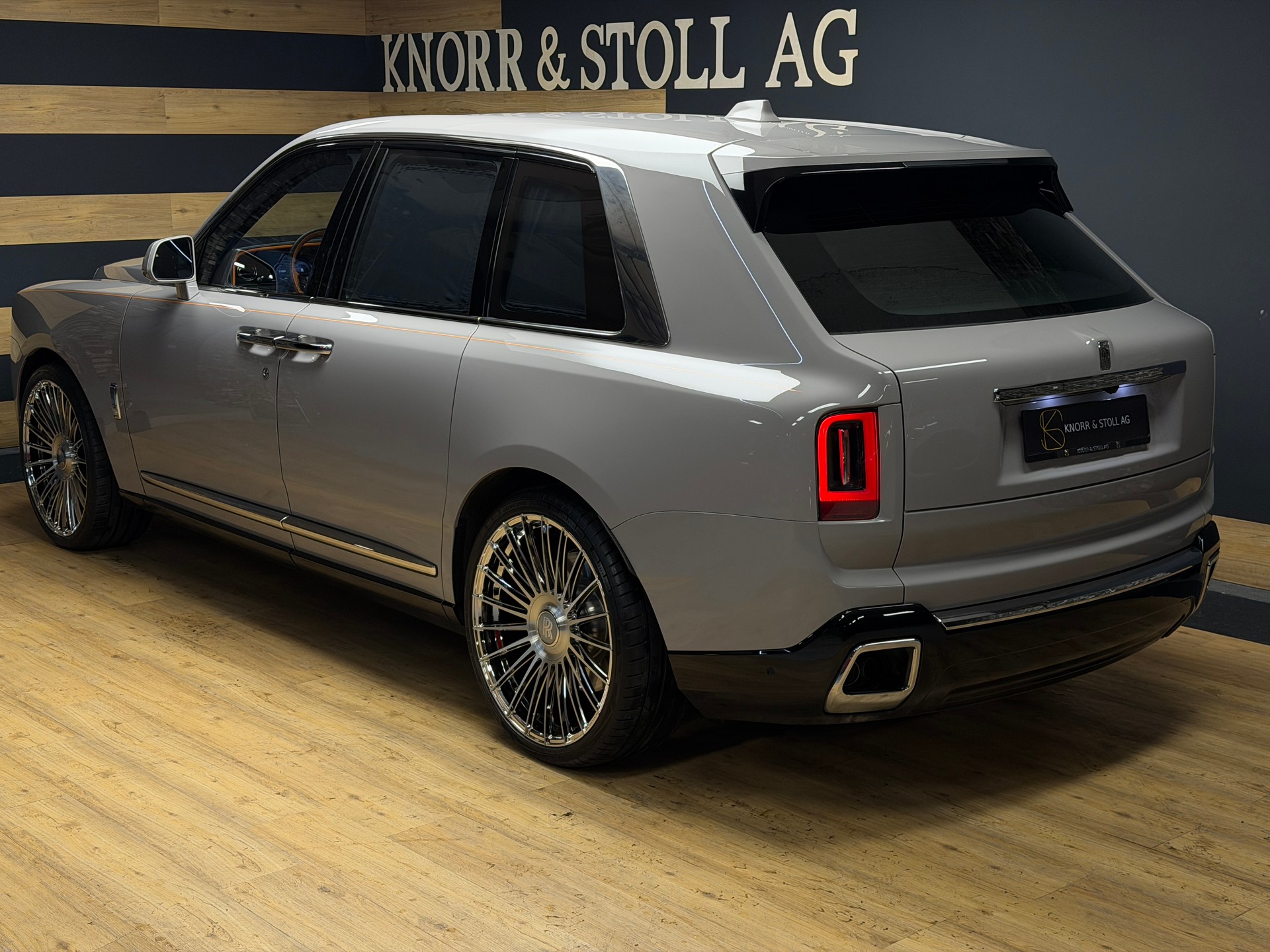 ROLLS-ROYCE Cullinan 6.7 V12 Silver Badge-image-25