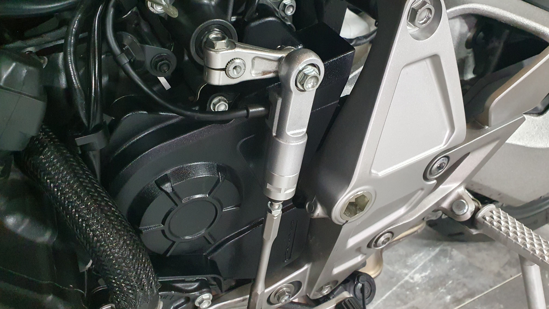 HONDA CB 1000 R-image-8
