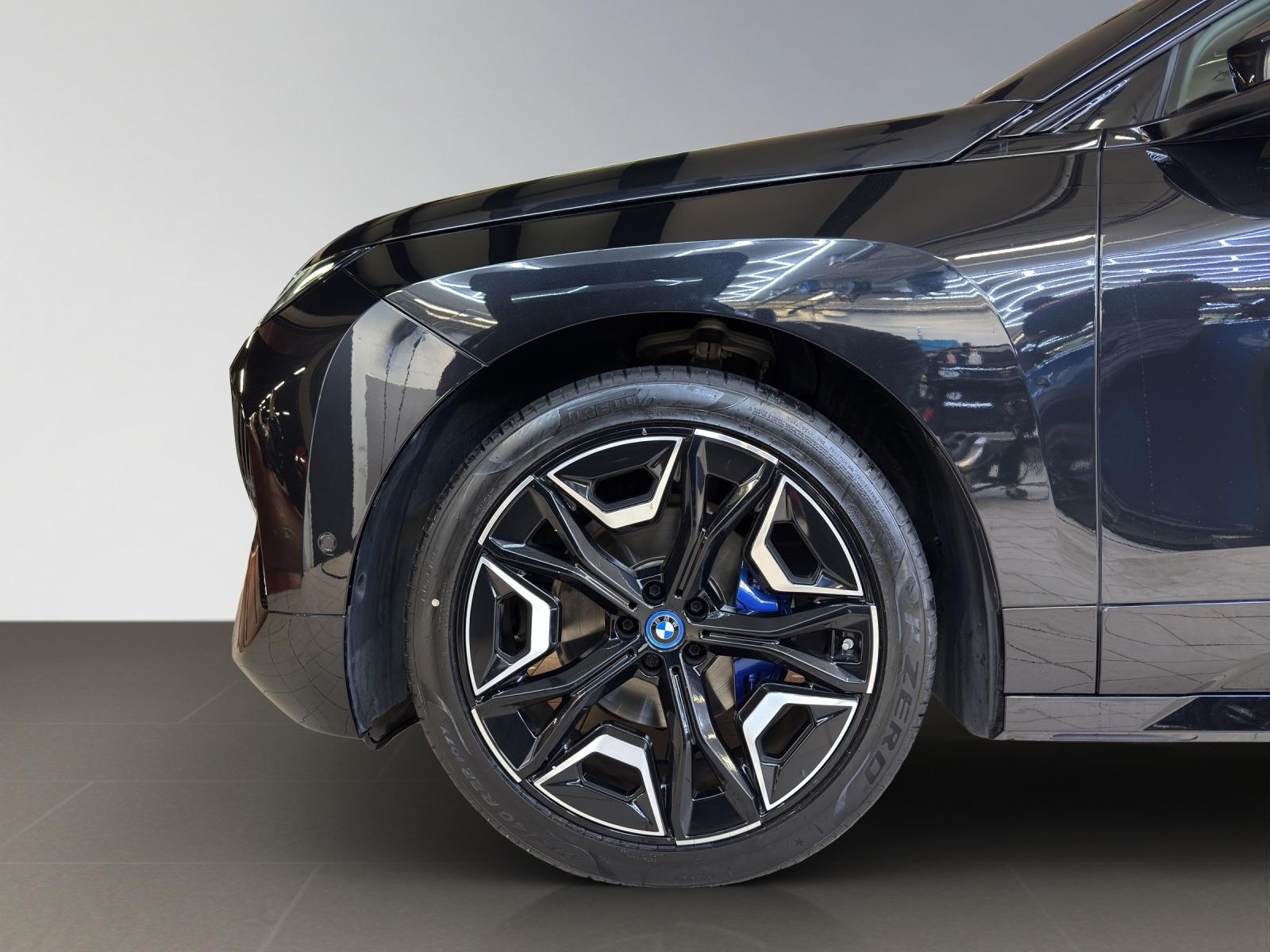 BMW iX xDrive40 SportPaket-image-16
