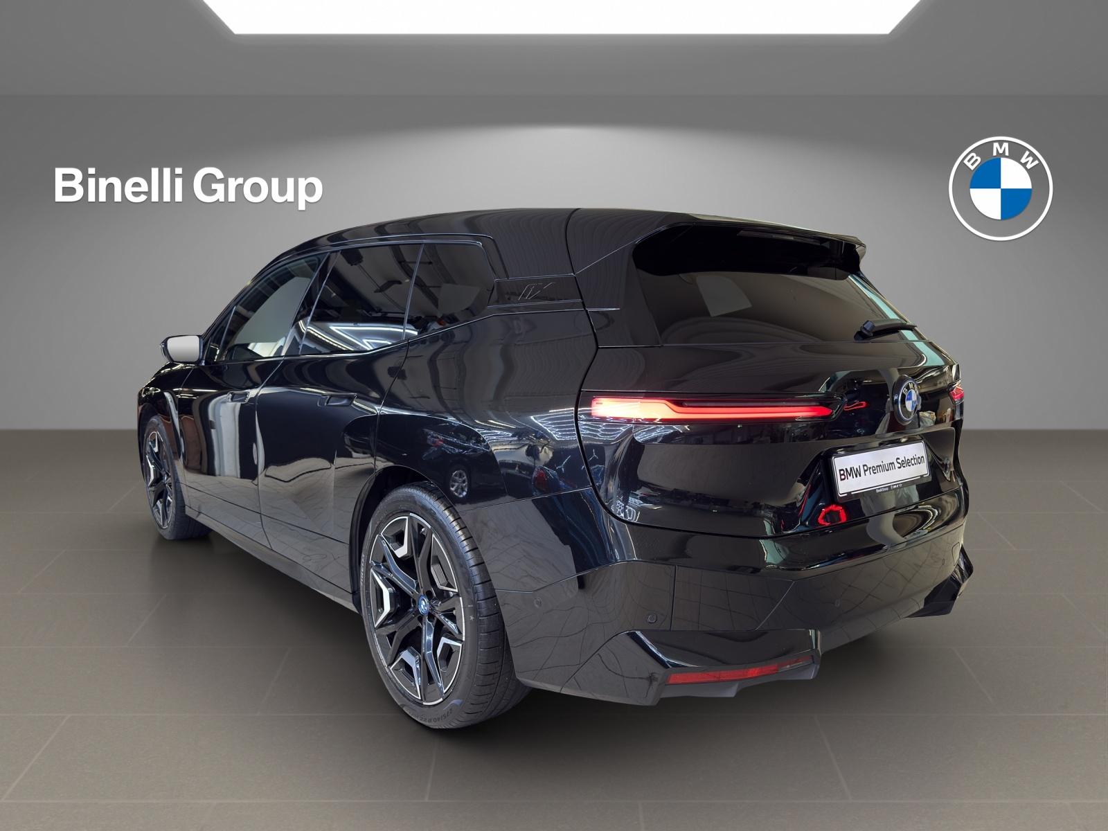 BMW iX xDrive40 SportPaket-showroom-element-2