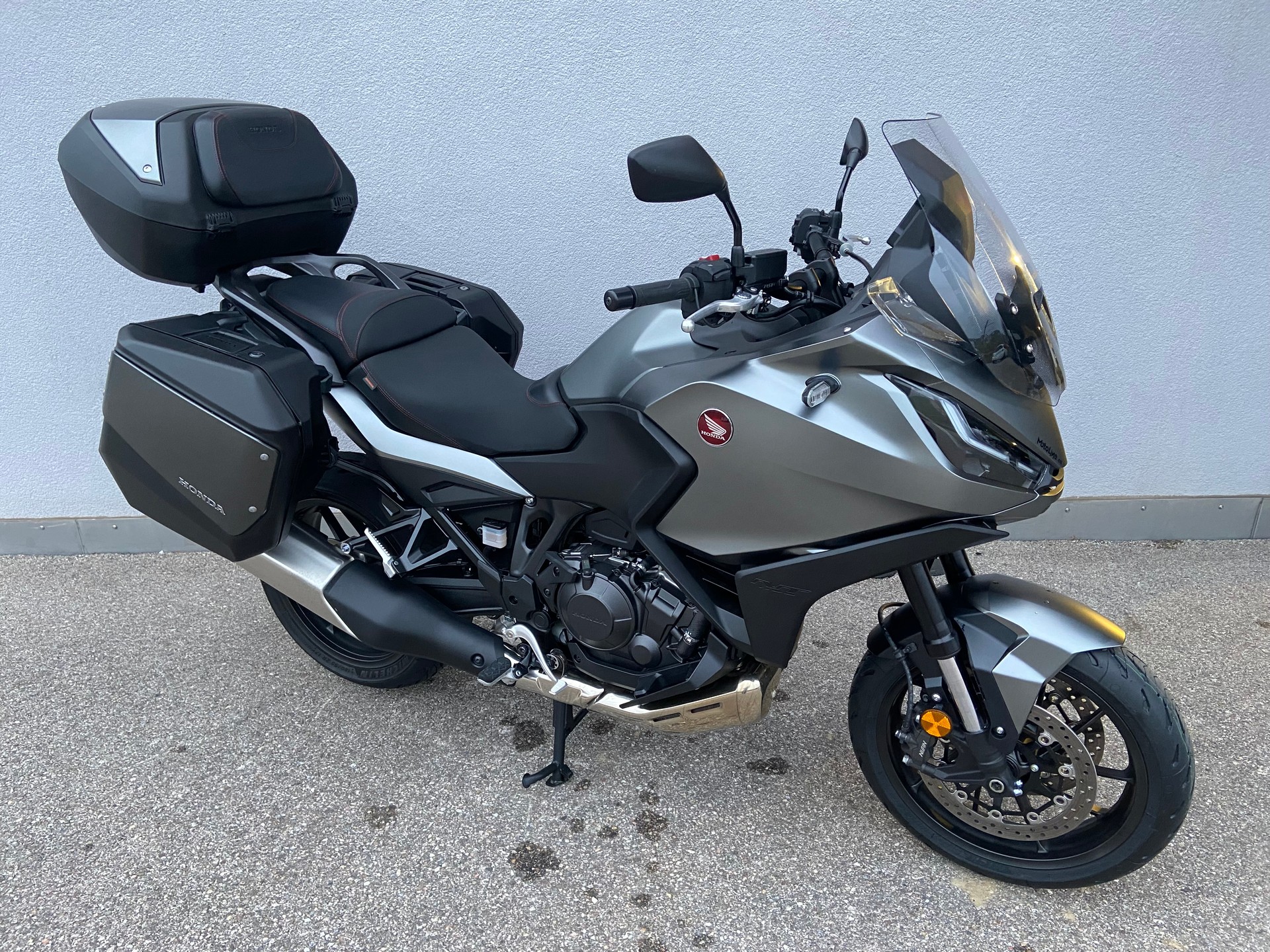 HONDA NT 1100-image-1