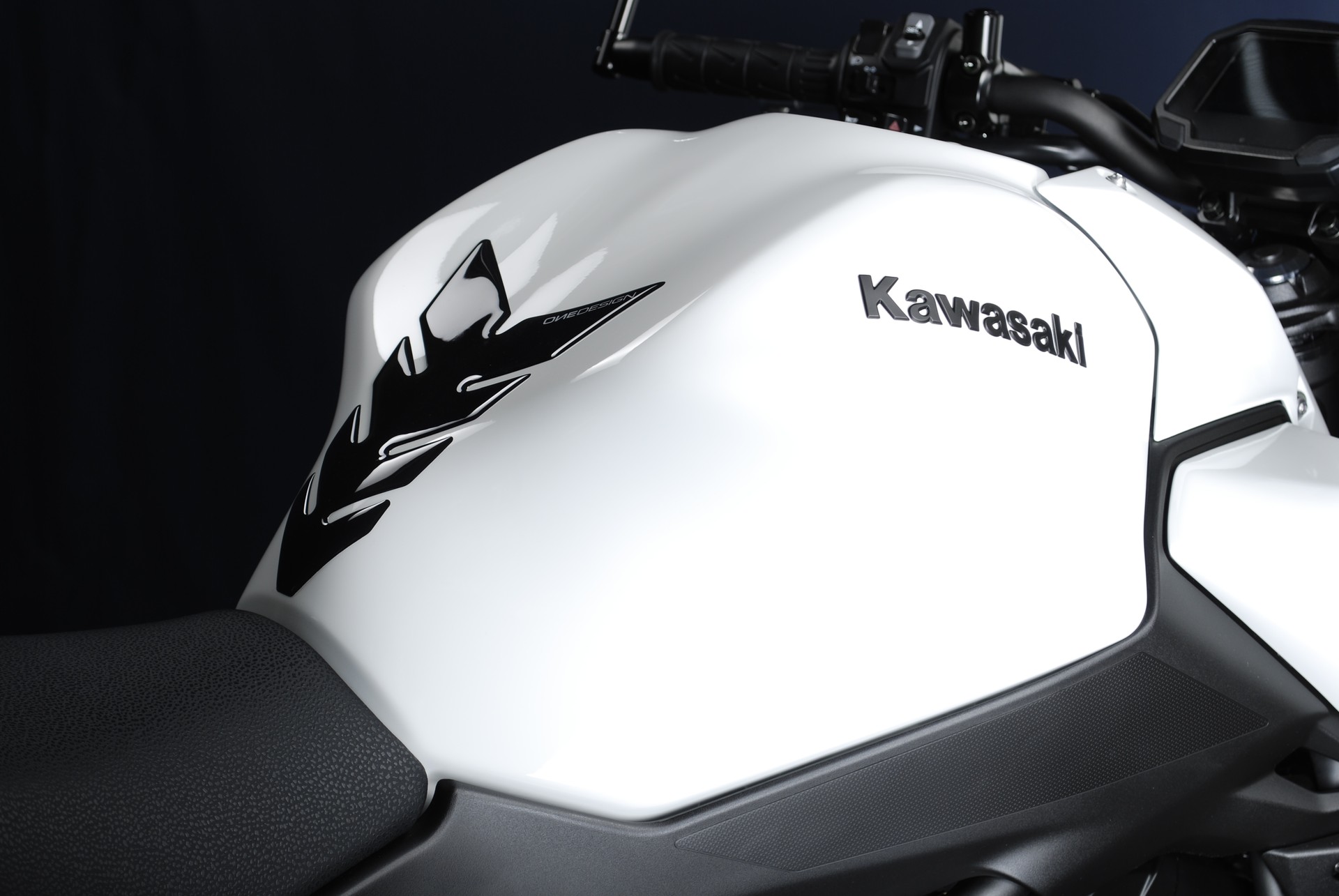 KAWASAKI Z 650 (35kW) - Speziallackierung-image-2