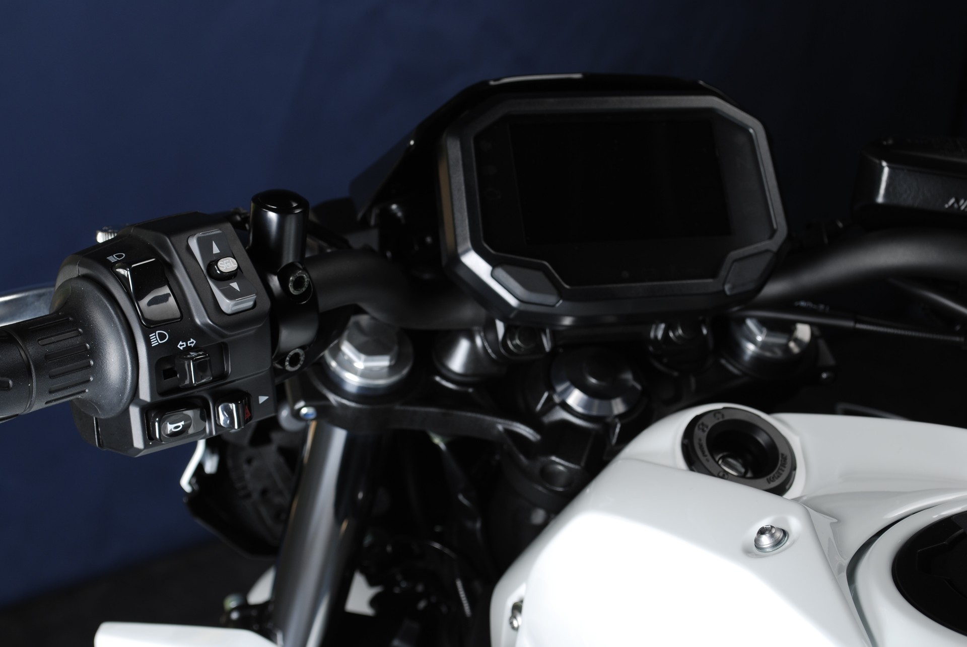 KAWASAKI Z 650 (35kW) - Speziallackierung-image-13