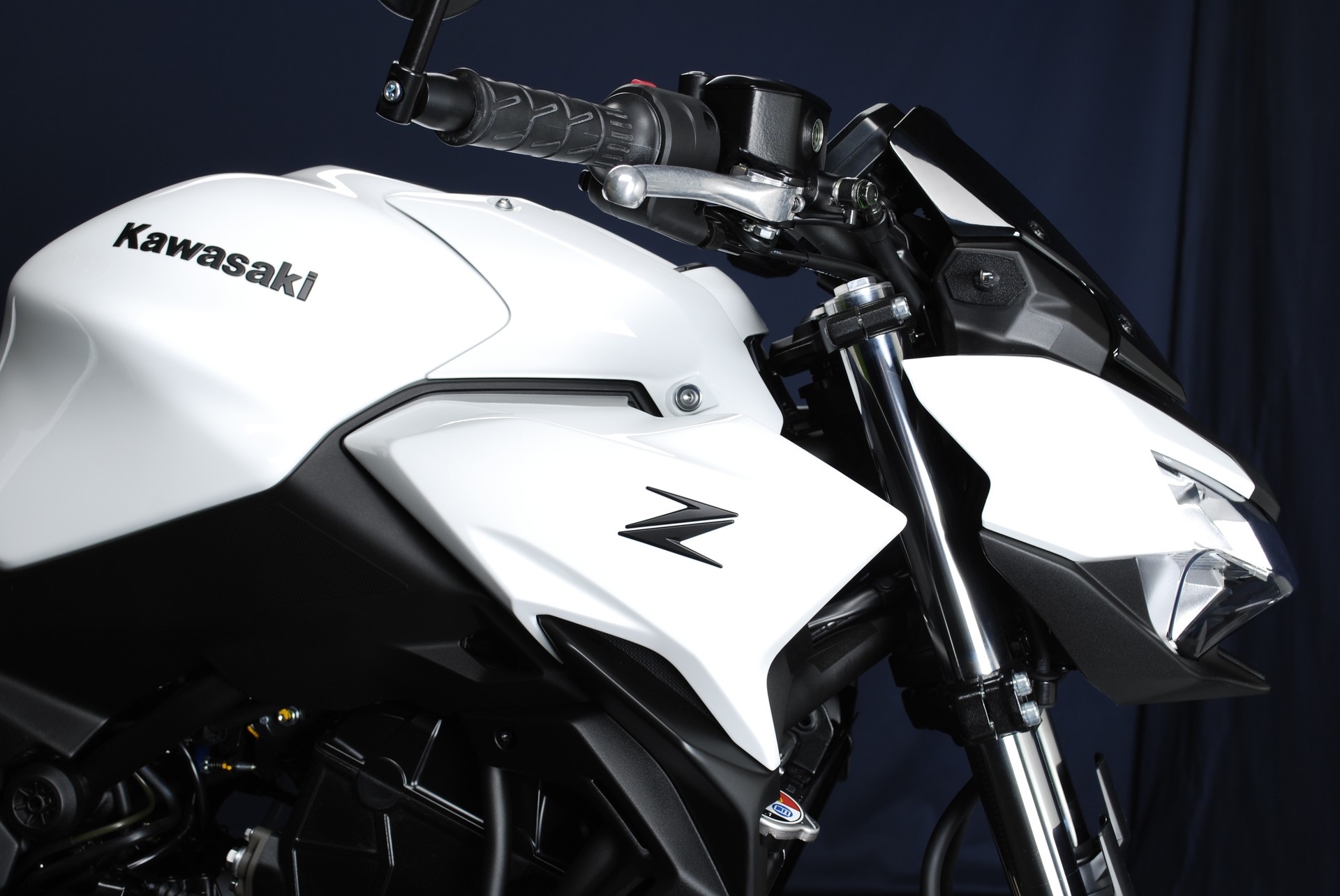 KAWASAKI Z 650 (35kW) - Speziallackierung-image-5